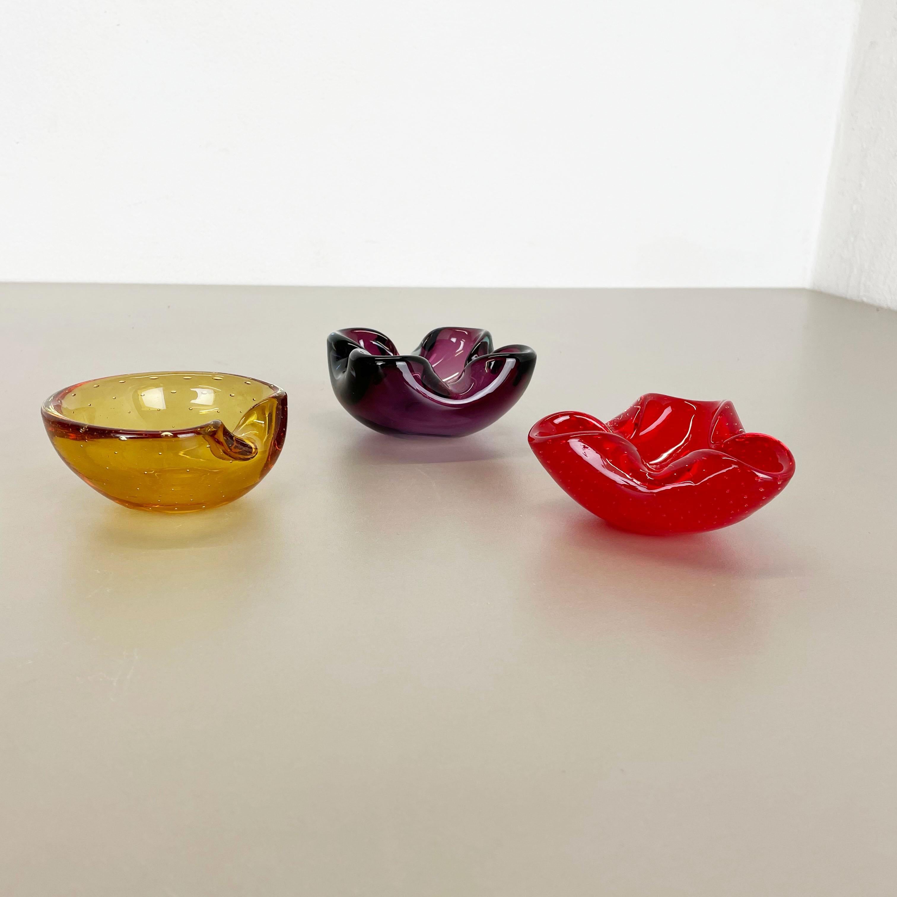 Mid-Century Modern Set of 3 Murano Glass Sommerso Bowl Shells Ashtray Element, Italy, 1970s For Sale