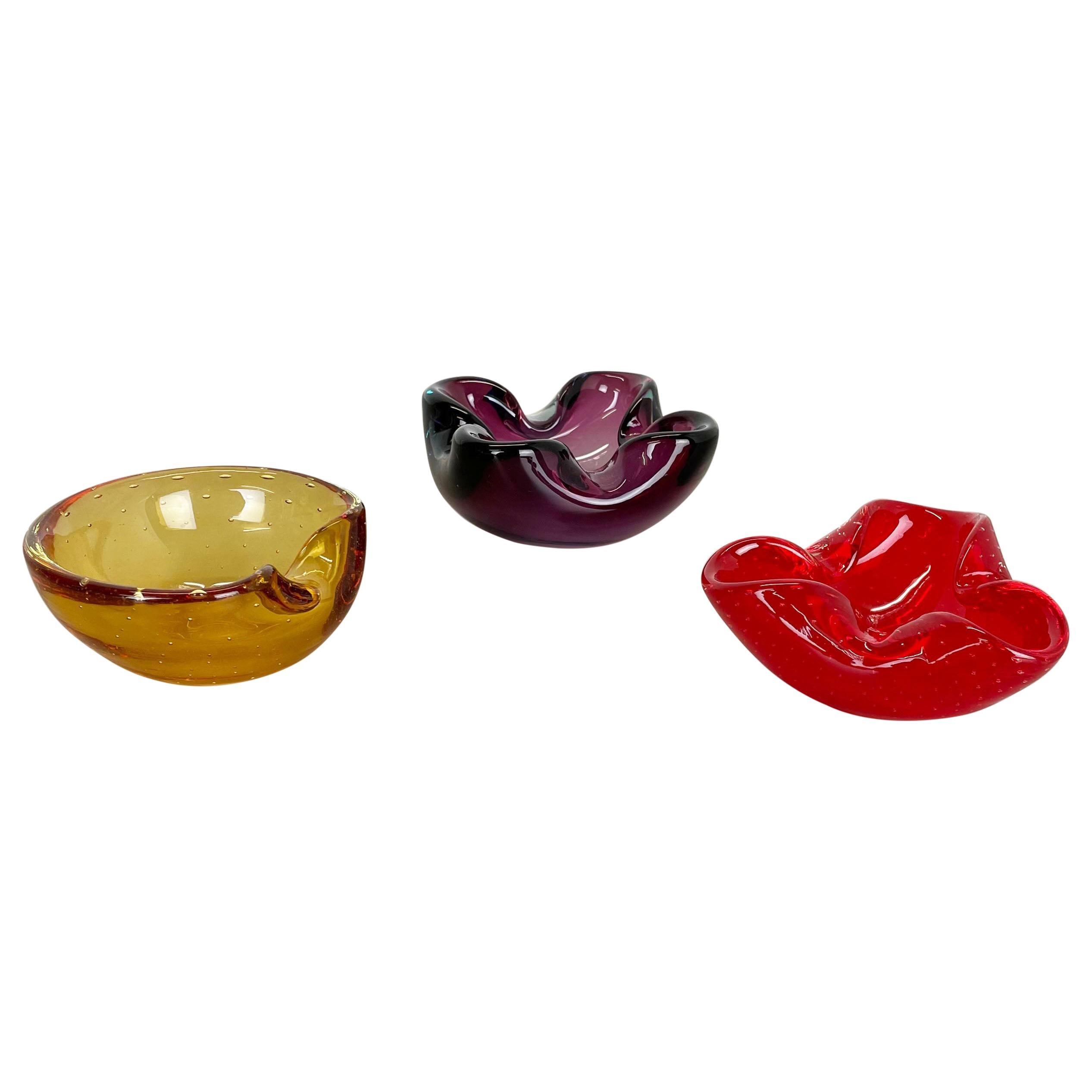 Ensemble de 3 éléments de cendrier en verre de Murano en forme de bol en coquillages Sommerso, Italie, 1970