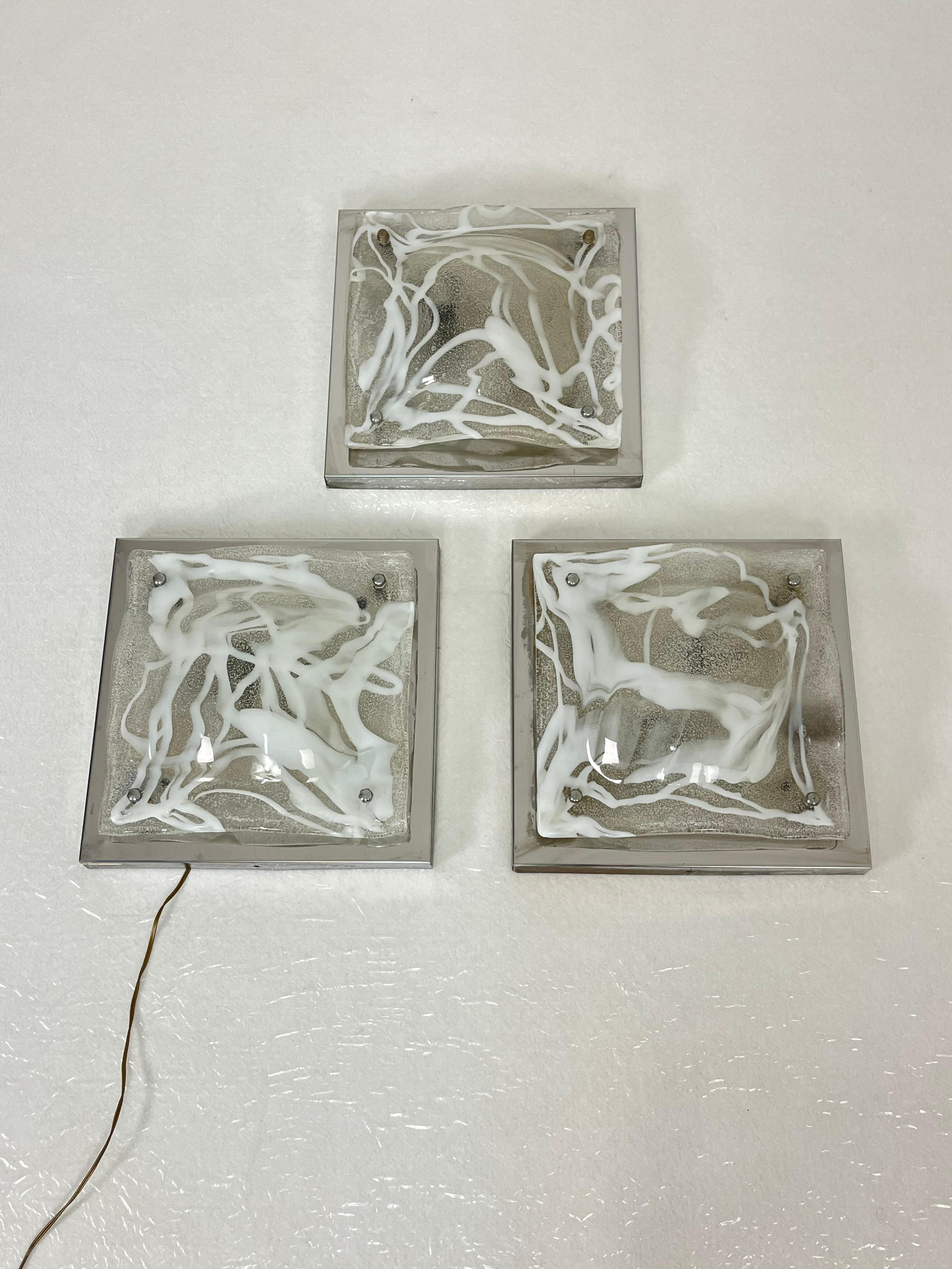 Metà XX secolo Set di 3 lampade da parete in vetro di Murano attribuite a Toni Zuccheri per Mazzega, anni '60 in vendita