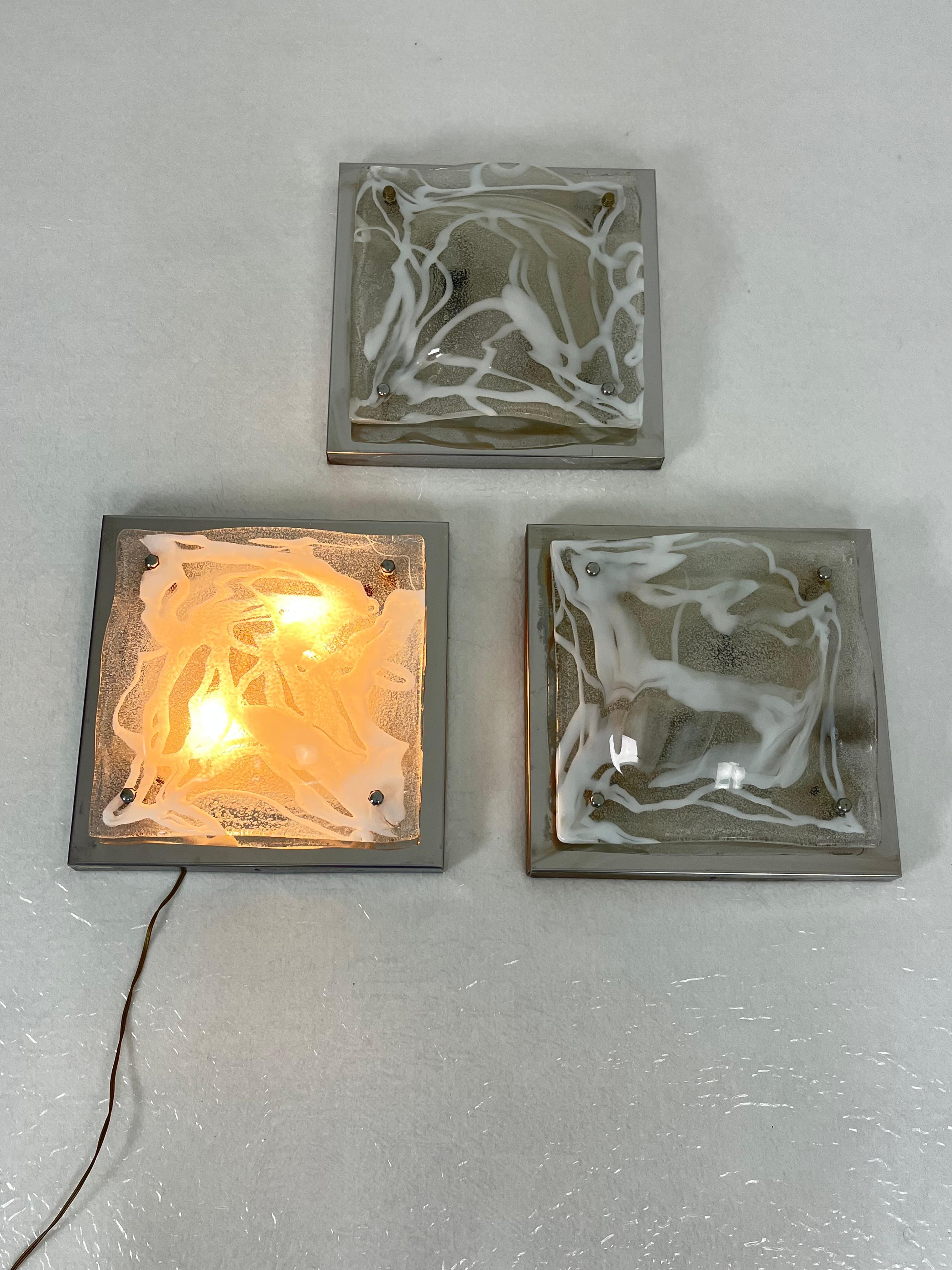 Vetro di Murano Set di 3 lampade da parete in vetro di Murano attribuite a Toni Zuccheri per Mazzega, anni '60 in vendita