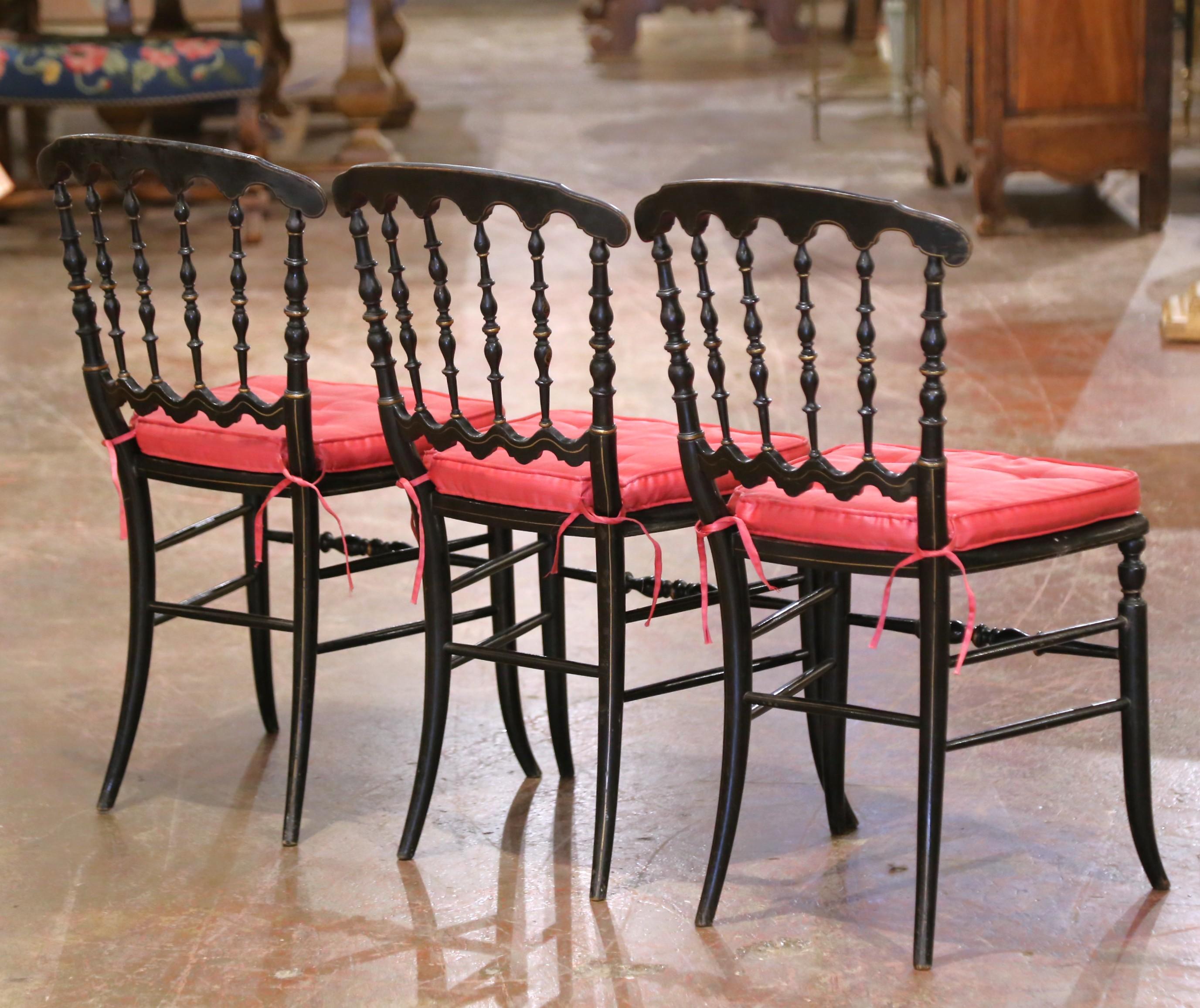 Set di 3 poltrone Napoleone III ebanizzate con sedute a canne e cineserie dorate in vendita 6