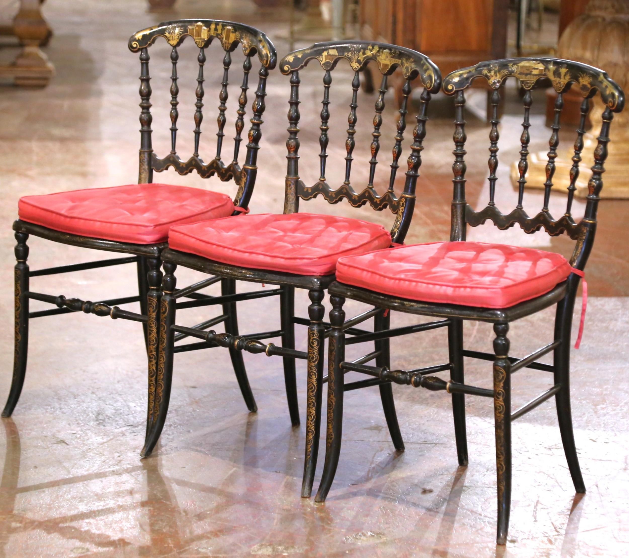 Arazzo Set di 3 poltrone Napoleone III ebanizzate con sedute a canne e cineserie dorate in vendita