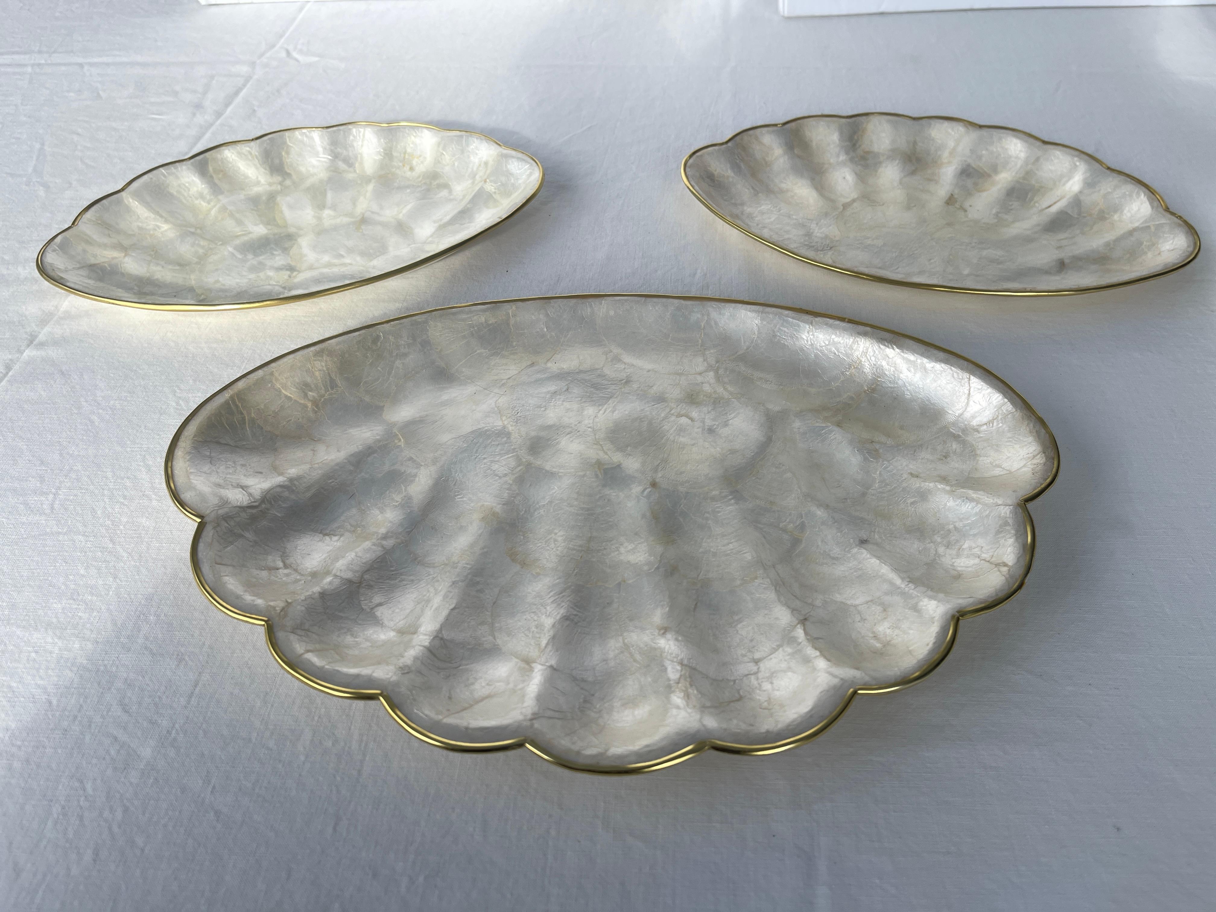 Set von 3 natürlichen Capiz-Muschel-Applikationsschalen-Serviertabletts im Angebot 3