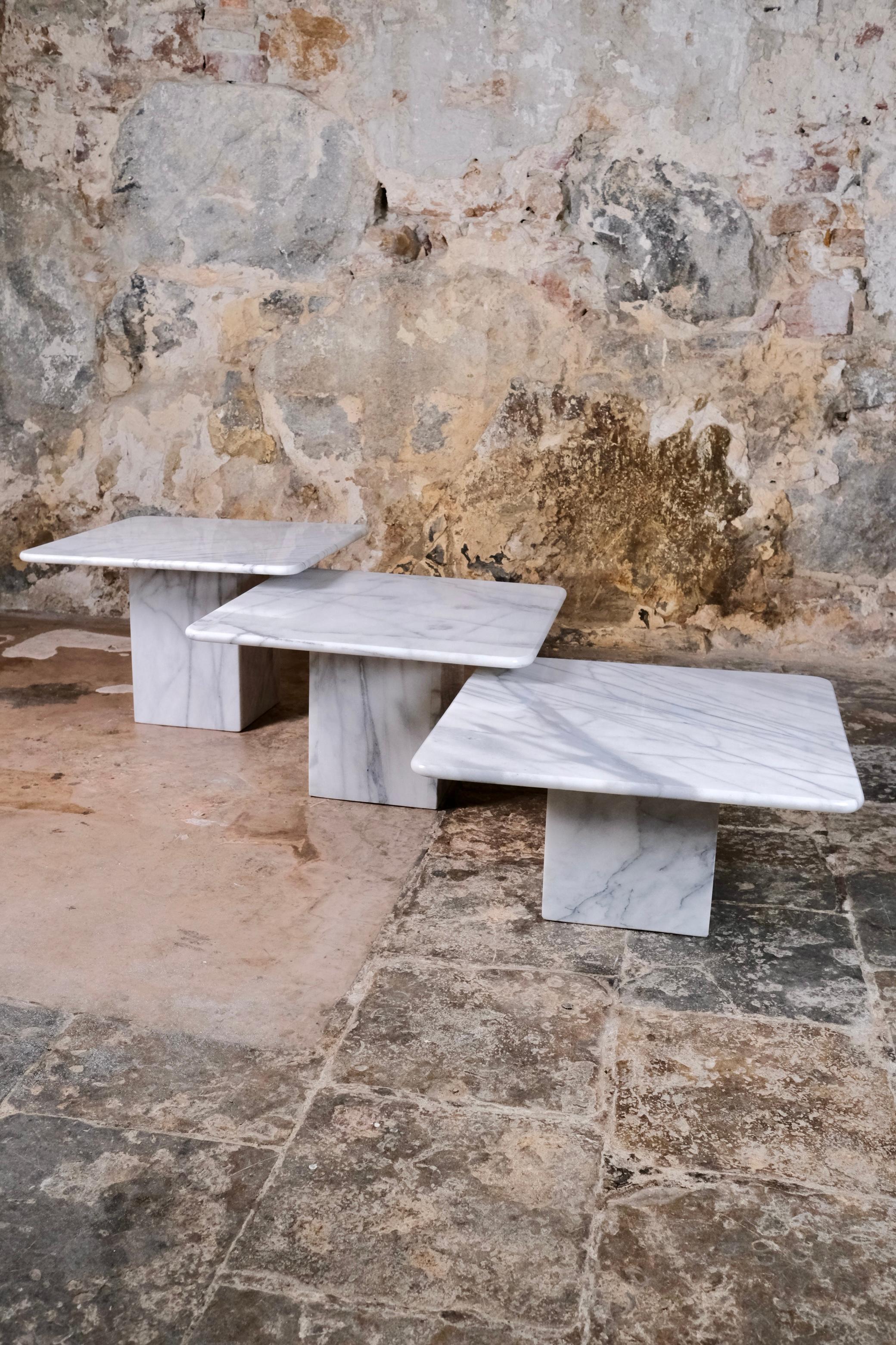 italien Ensemble de 3 tables basses gigognes en marbre, Italie, années 1980 en vente
