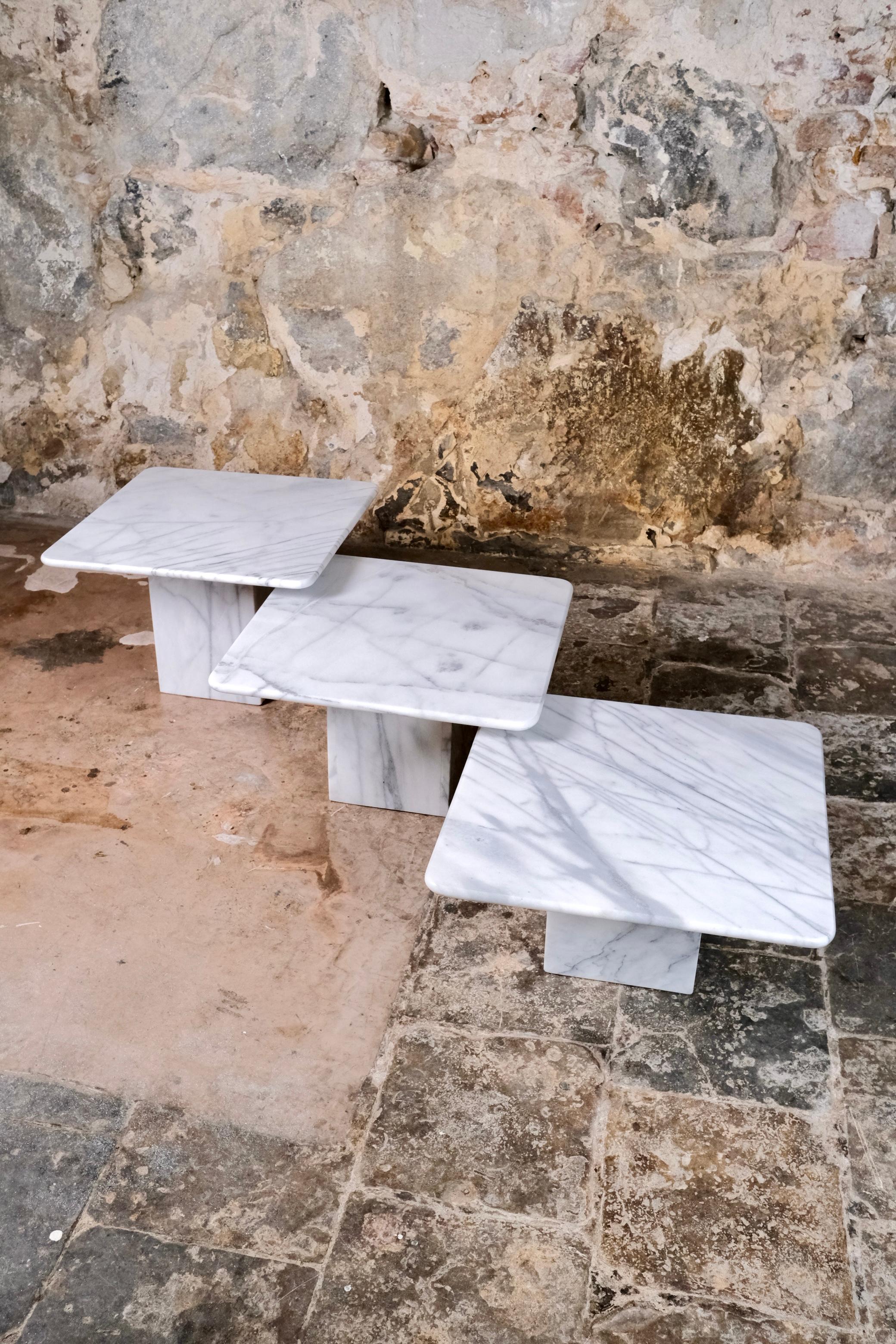 Ensemble de 3 tables basses gigognes en marbre, Italie, années 1980 Bon état - En vente à Lyon, FR