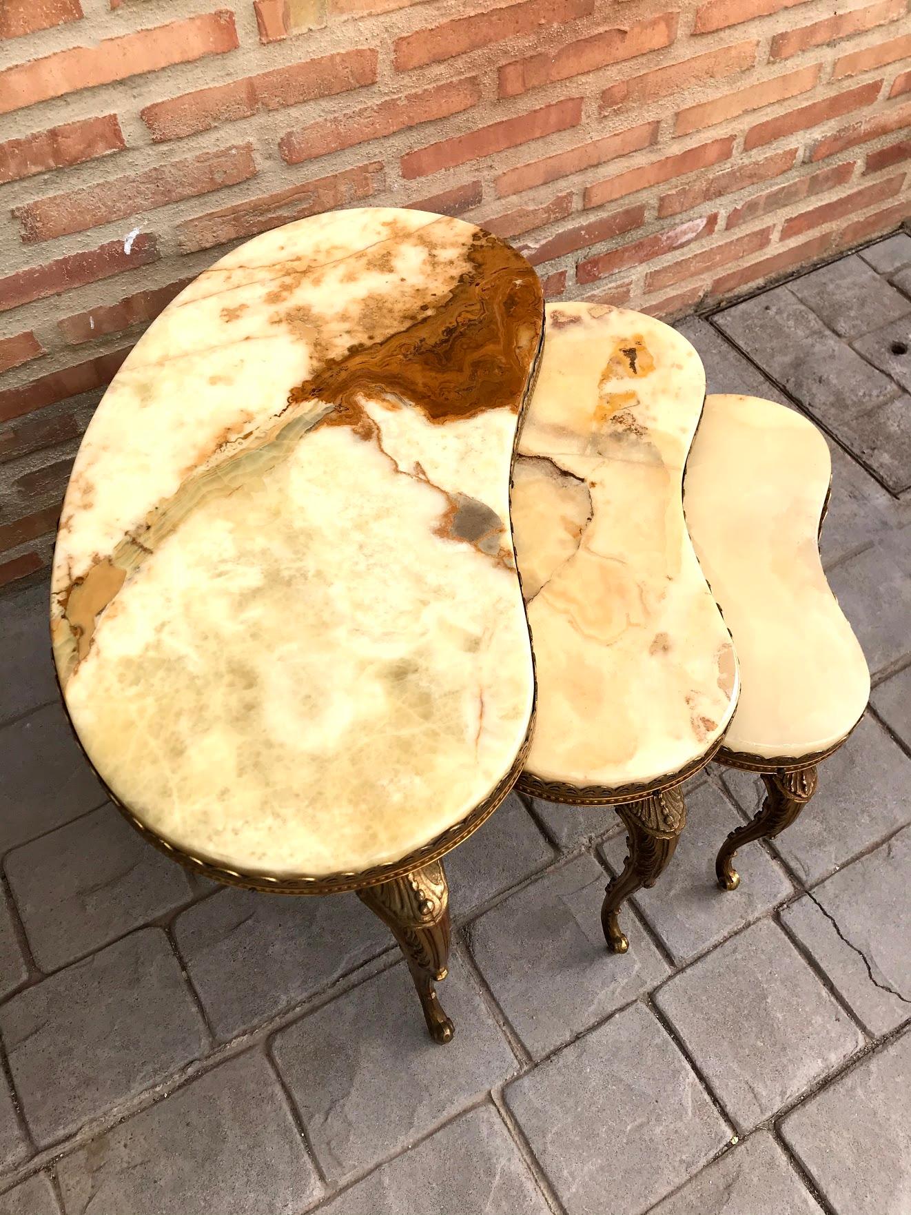 Set of 3 Nesting Onyx, Brass Kidney Shaped Coffee Side Tables, Italy, 1970s 2