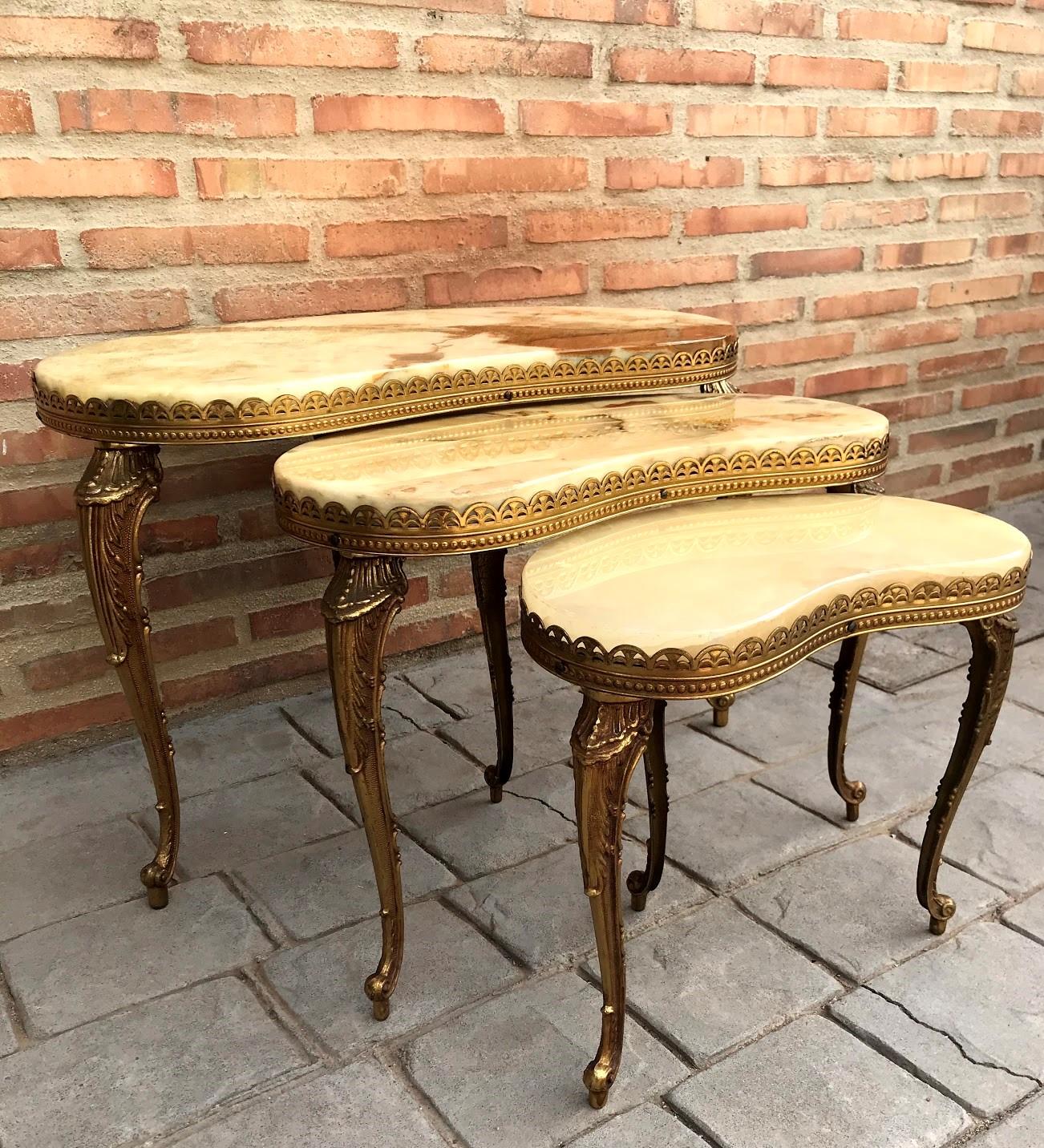 Set of 3 Nesting Onyx, Brass Kidney Shaped Coffee Side Tables, Italy, 1970s 5
