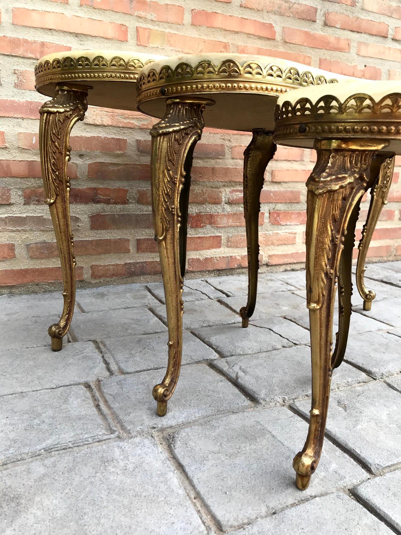 Set of 3 Nesting Onyx, Brass Kidney Shaped Coffee Side Tables, Italy, 1970s 7