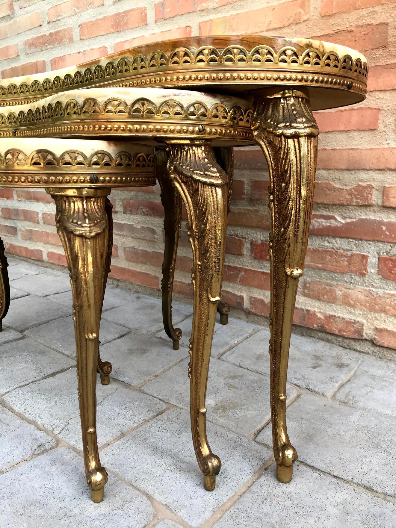 Set of 3 Nesting Onyx, Brass Kidney Shaped Coffee Side Tables, Italy, 1970s 9
