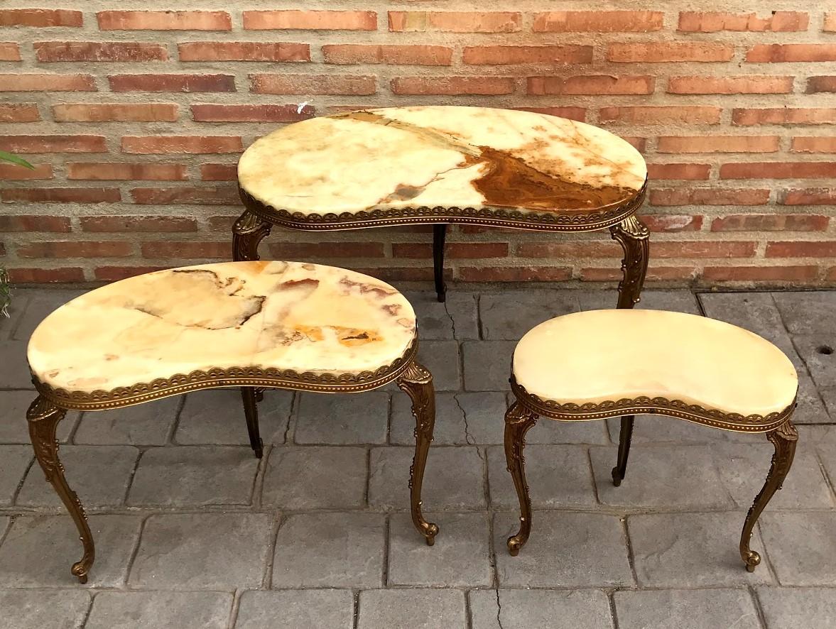 Set of 3 Nesting Onyx, Brass Kidney Shaped Coffee Side Tables, Italy, 1970s 10