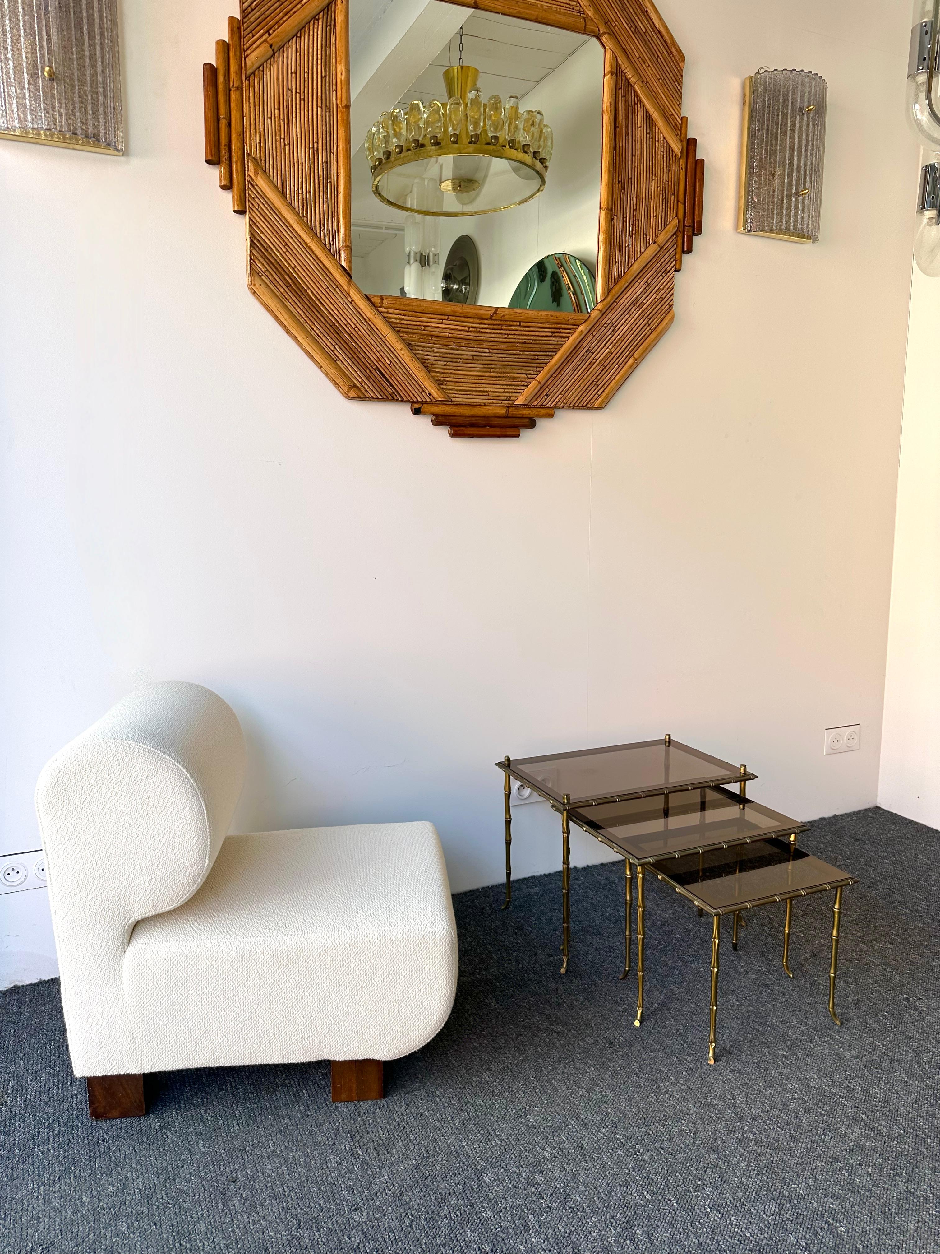 Ensemble de 3 tables gigognes en bambou doré par Maison Baguès. France, années 1960 en vente 2