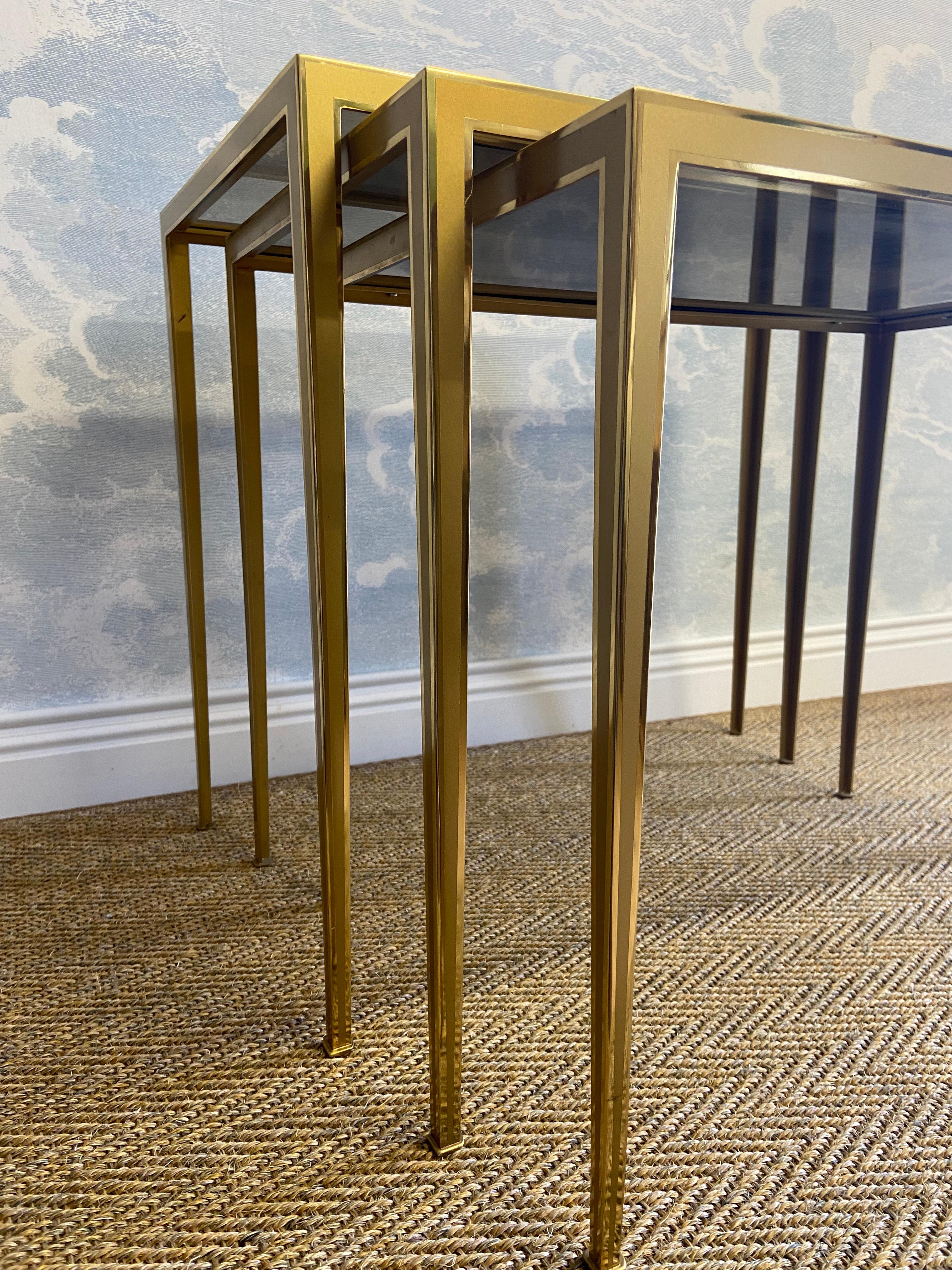 Mid-Century Modern Set of 3 Nesting Tables Brass 60s Hollywood Regency Vereinigte Werkstätten For Sale