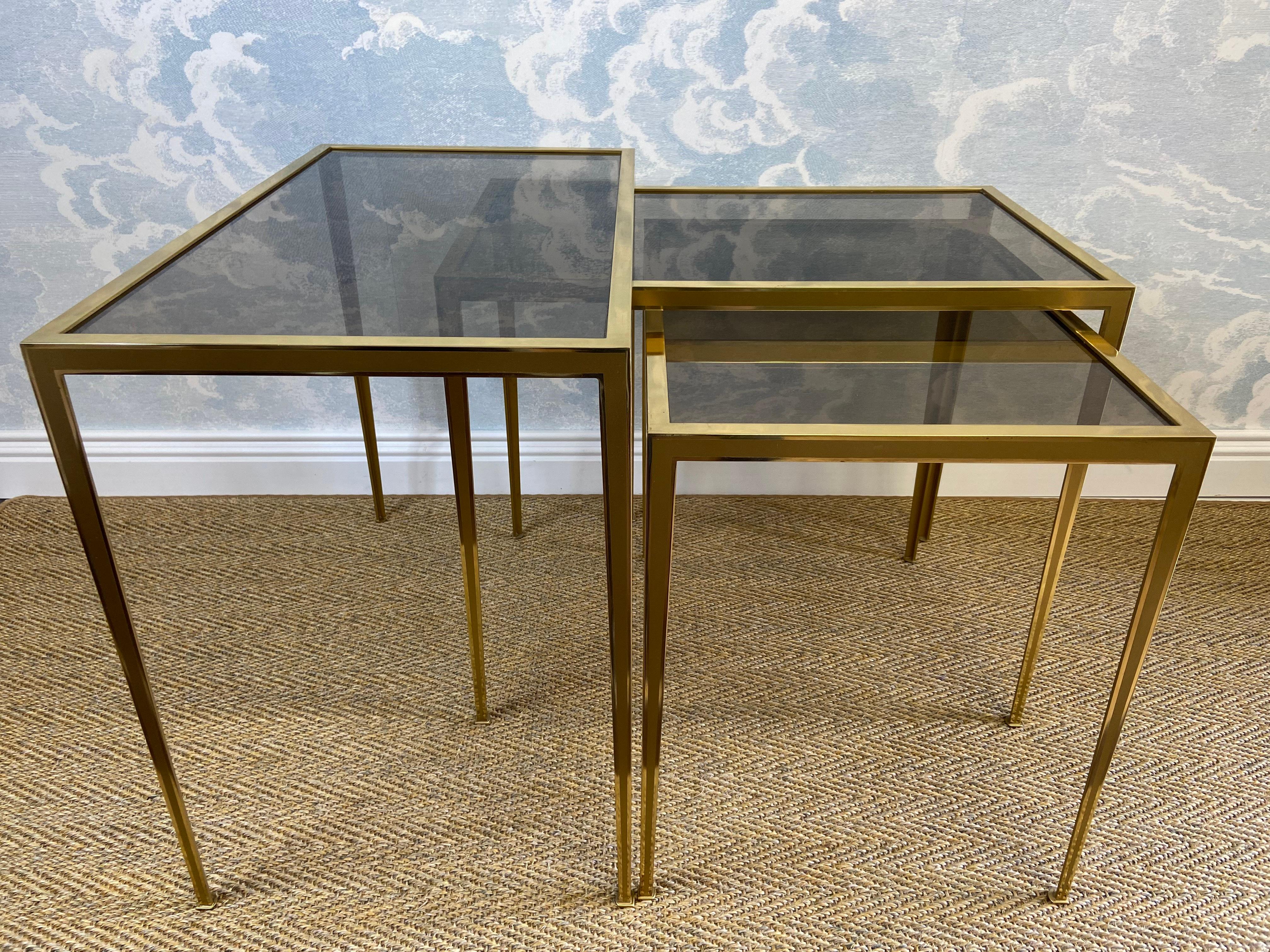 Mid-20th Century Set of 3 Nesting Tables Brass 60s Hollywood Regency Vereinigte Werkstätten For Sale