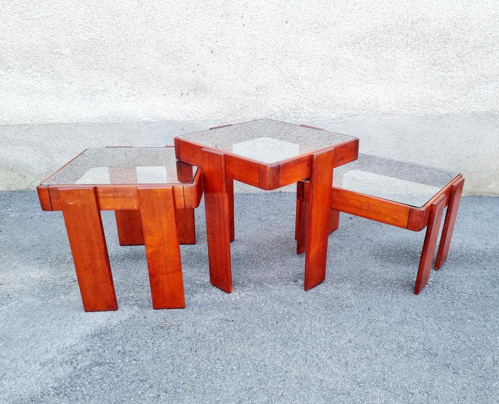Mid-Century Modern Set of 3 Nesting Tables Designed by Gianfranco Frattini for Meblo, Italy 70s For Sale
