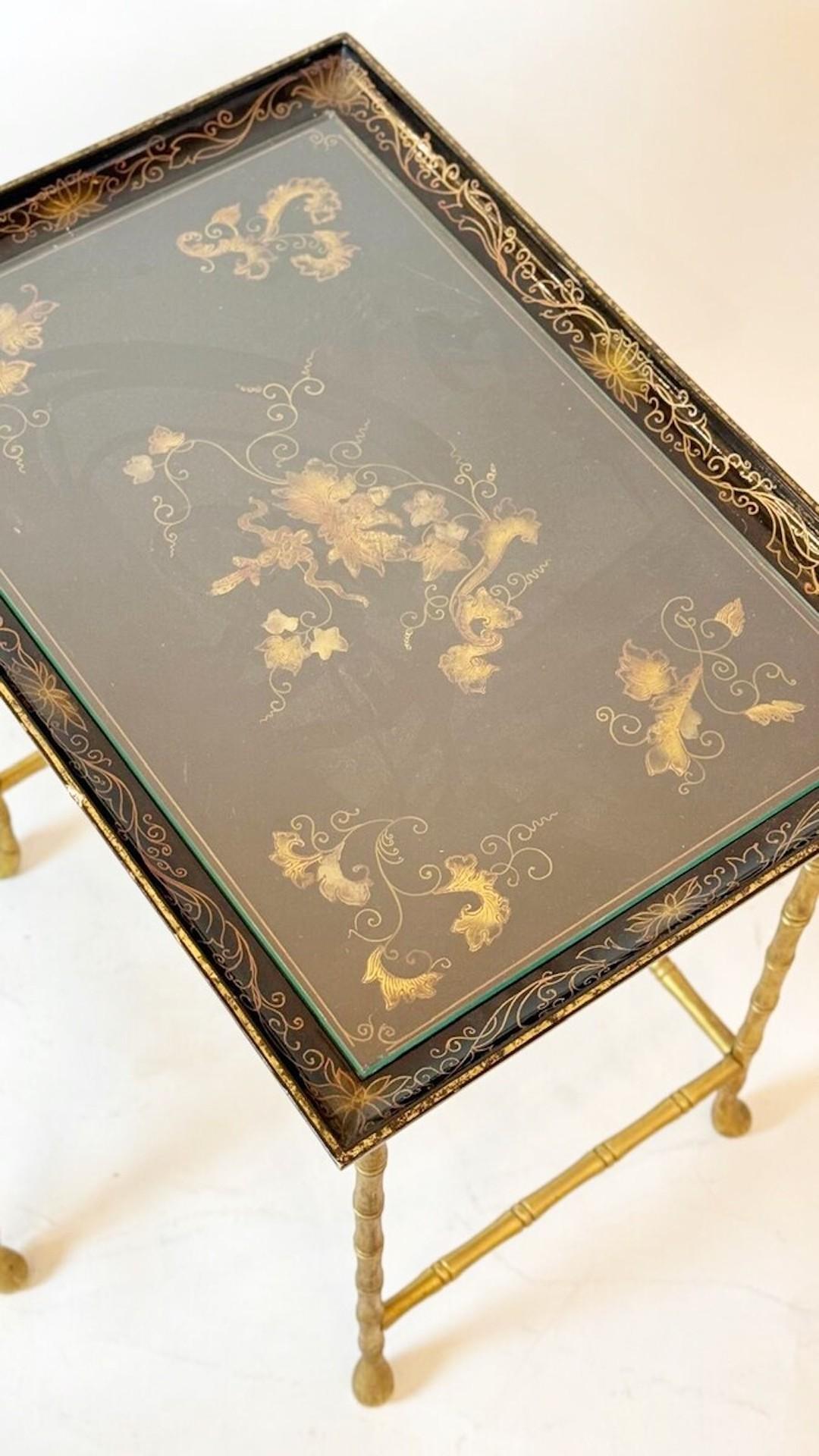 Ensemble de 3 tables gigognes de la Maison Jansen, bois laqué et laiton, France en vente 6