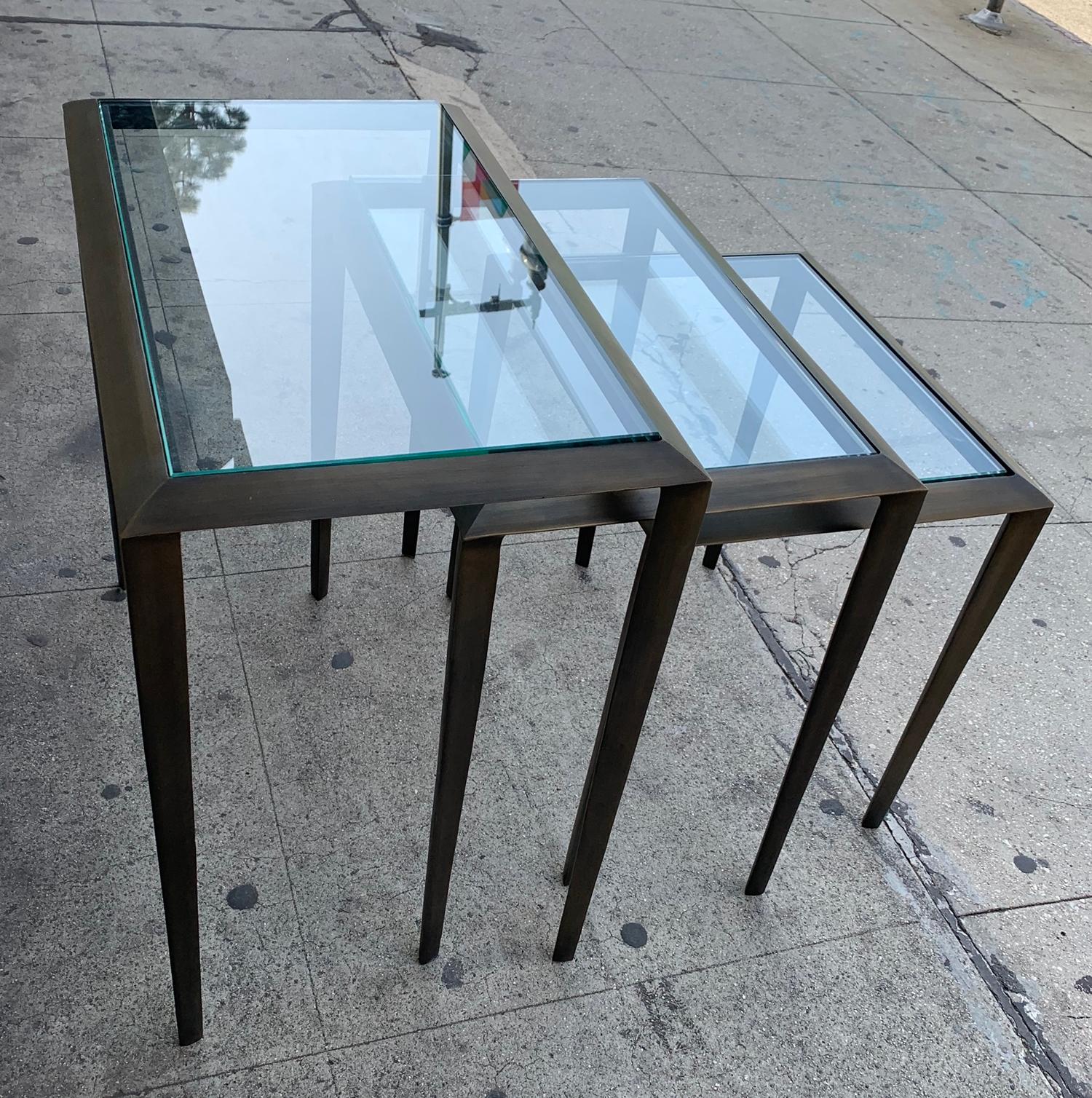 Set of 3 Nesting Tables in Antique Brass In Good Condition In Los Angeles, CA