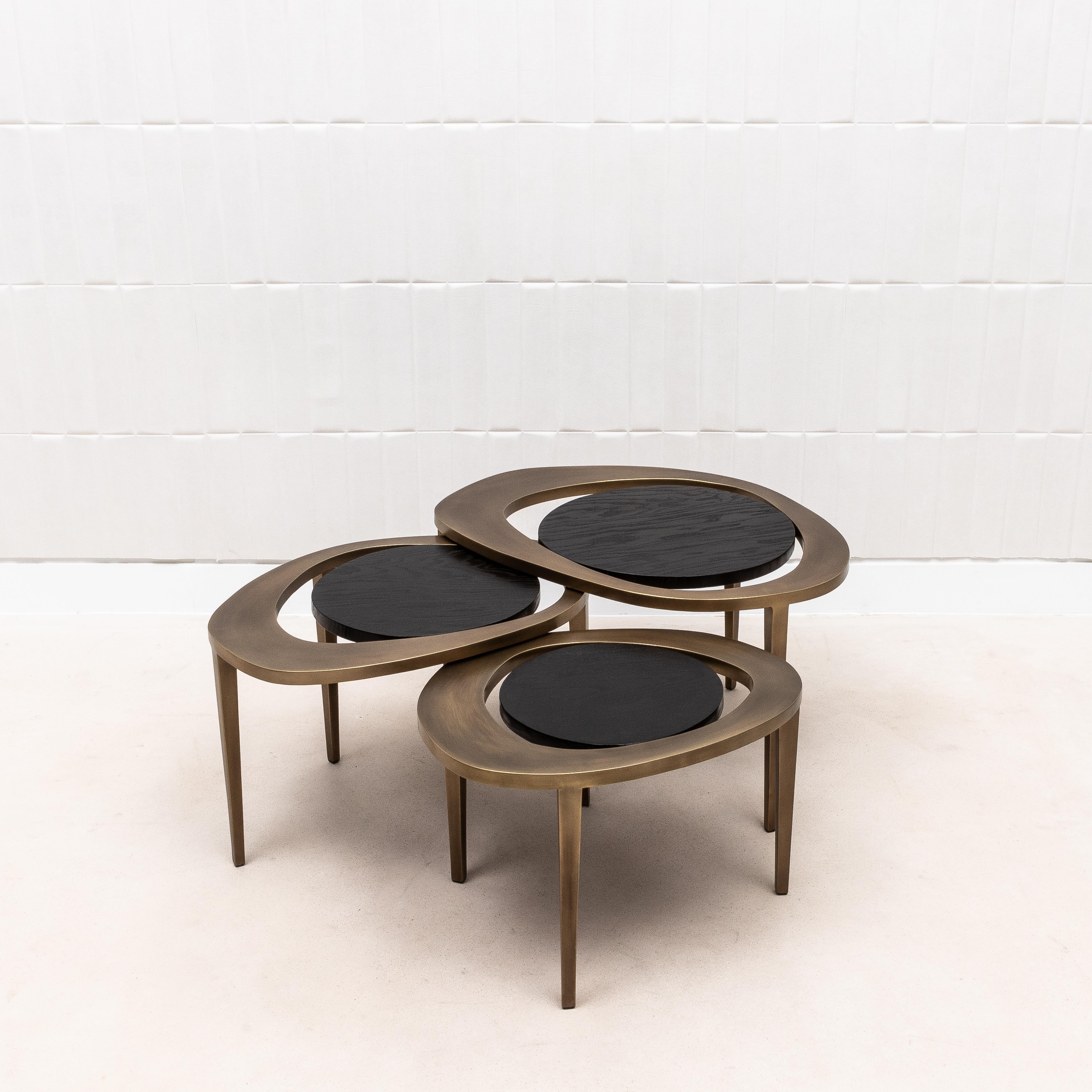 Ensemble de 3 tables gigognes en Oak noir avec laiton Patina Bronze par R&Y Augousti en vente 3