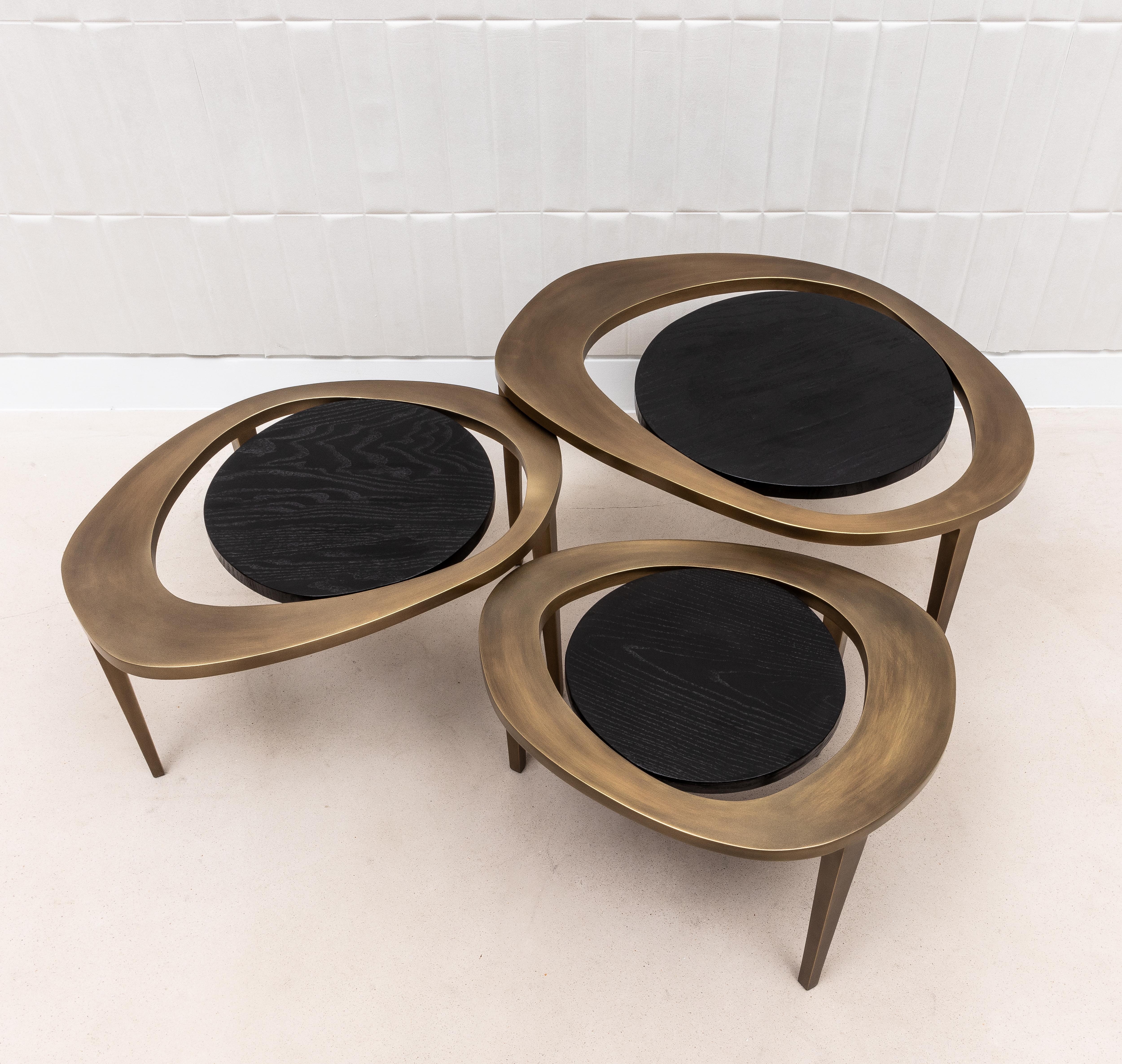 Ensemble de 3 tables gigognes en Oak noir avec laiton Patina Bronze par R&Y Augousti en vente 5