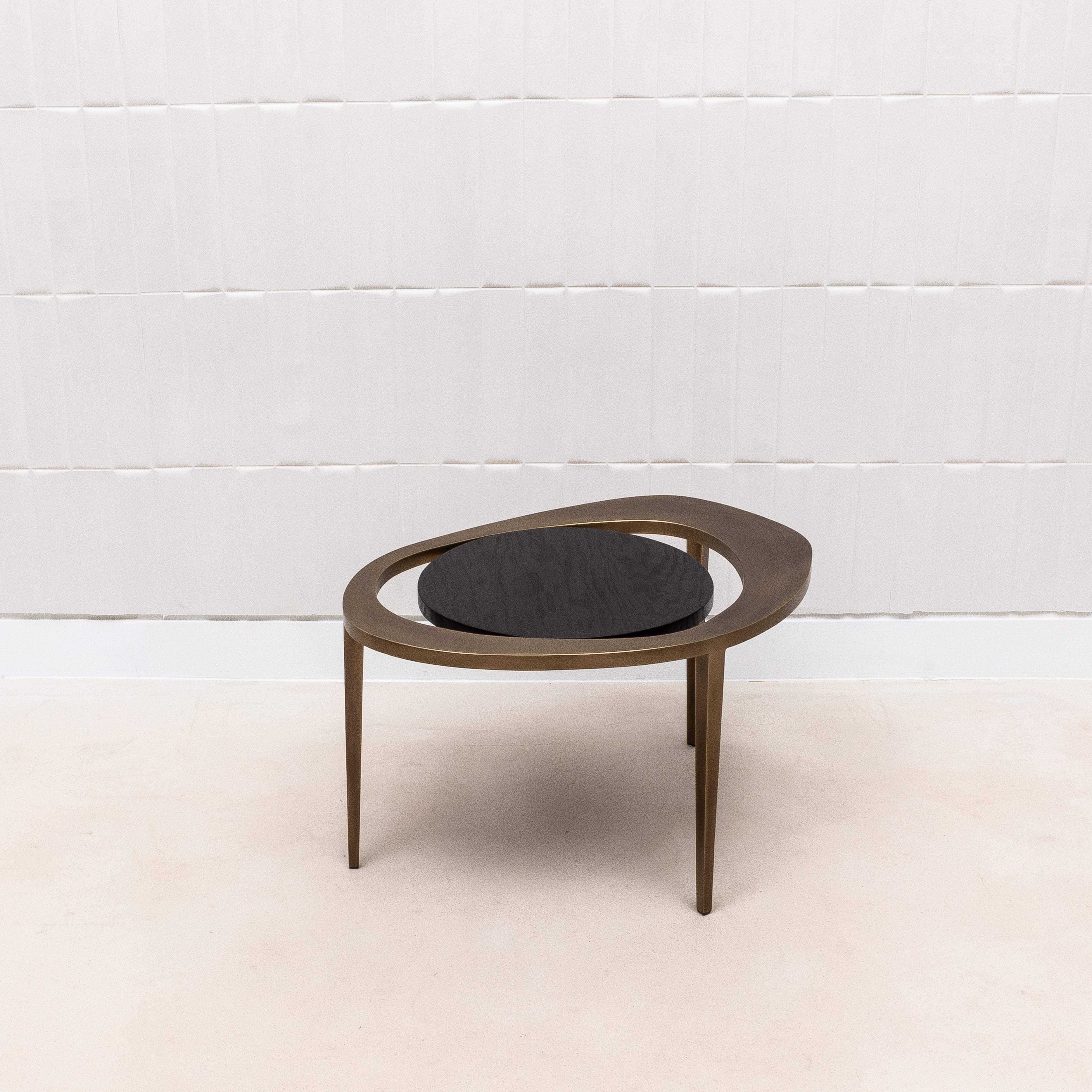 Ensemble de 3 tables gigognes en Oak noir avec laiton Patina Bronze par R&Y Augousti en vente 9
