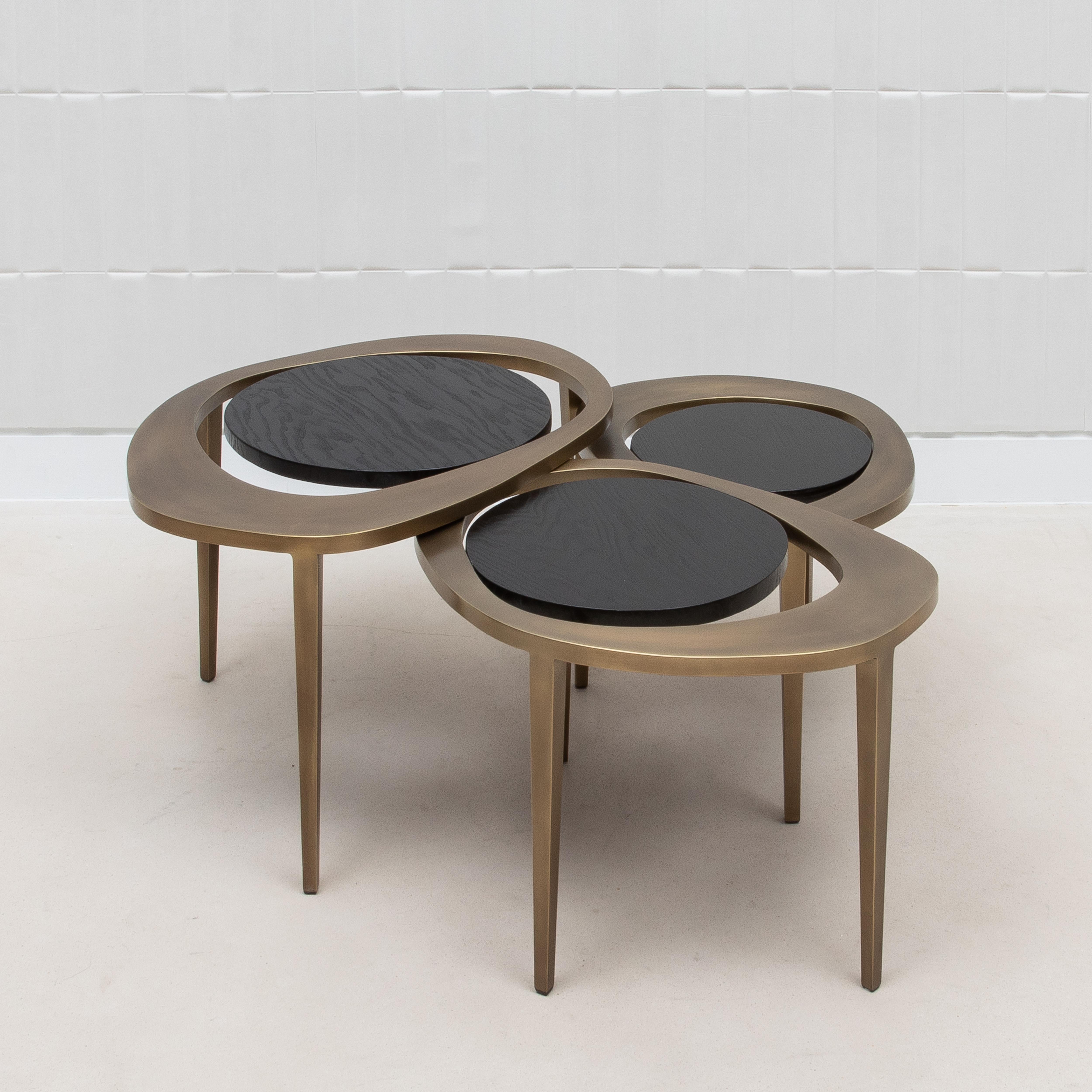 Ensemble de 3 tables gigognes en Oak noir avec laiton Patina Bronze par R&Y Augousti en vente 1
