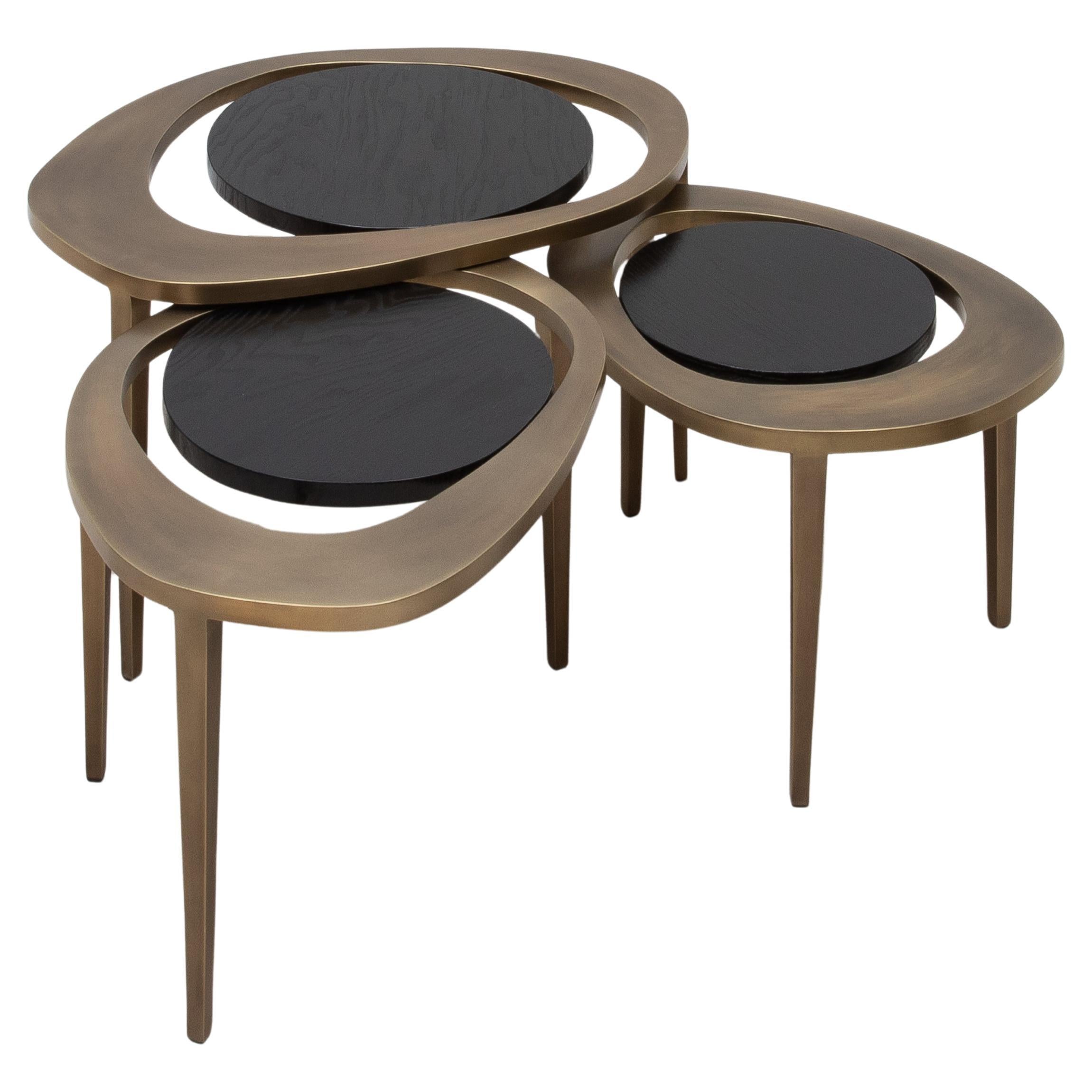 Ensemble de 3 tables gigognes en Oak noir avec laiton Patina Bronze par R&Y Augousti