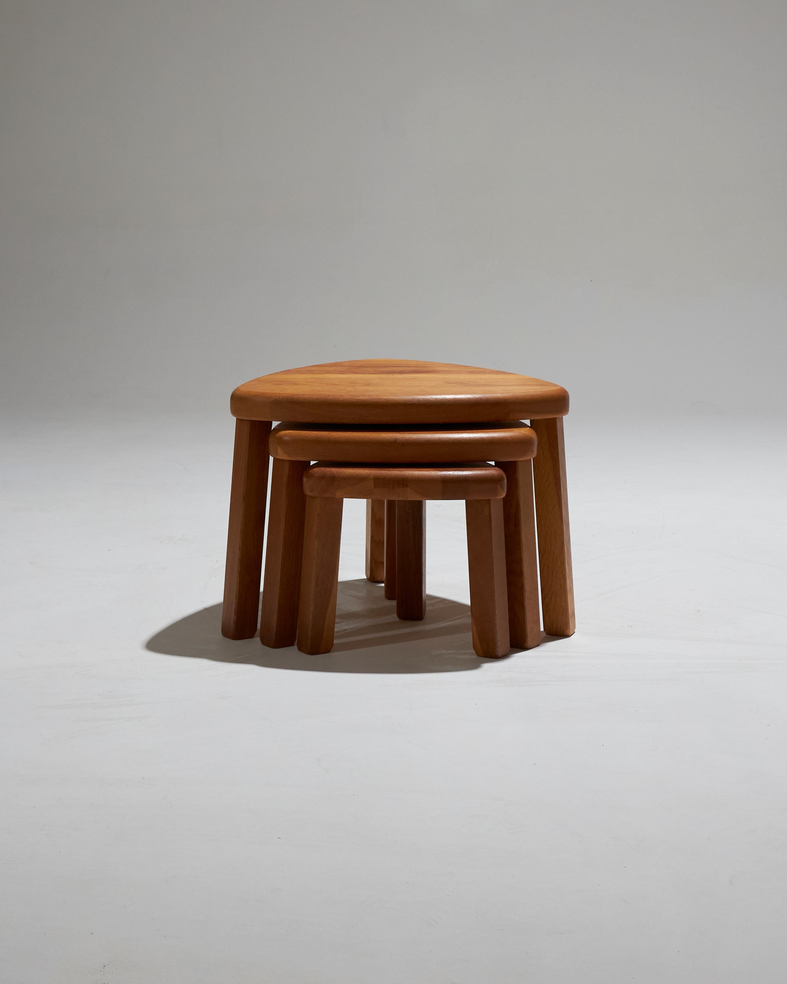 Set of 3 Nesting Tables in Elm In Good Condition For Sale In PARIS, FR