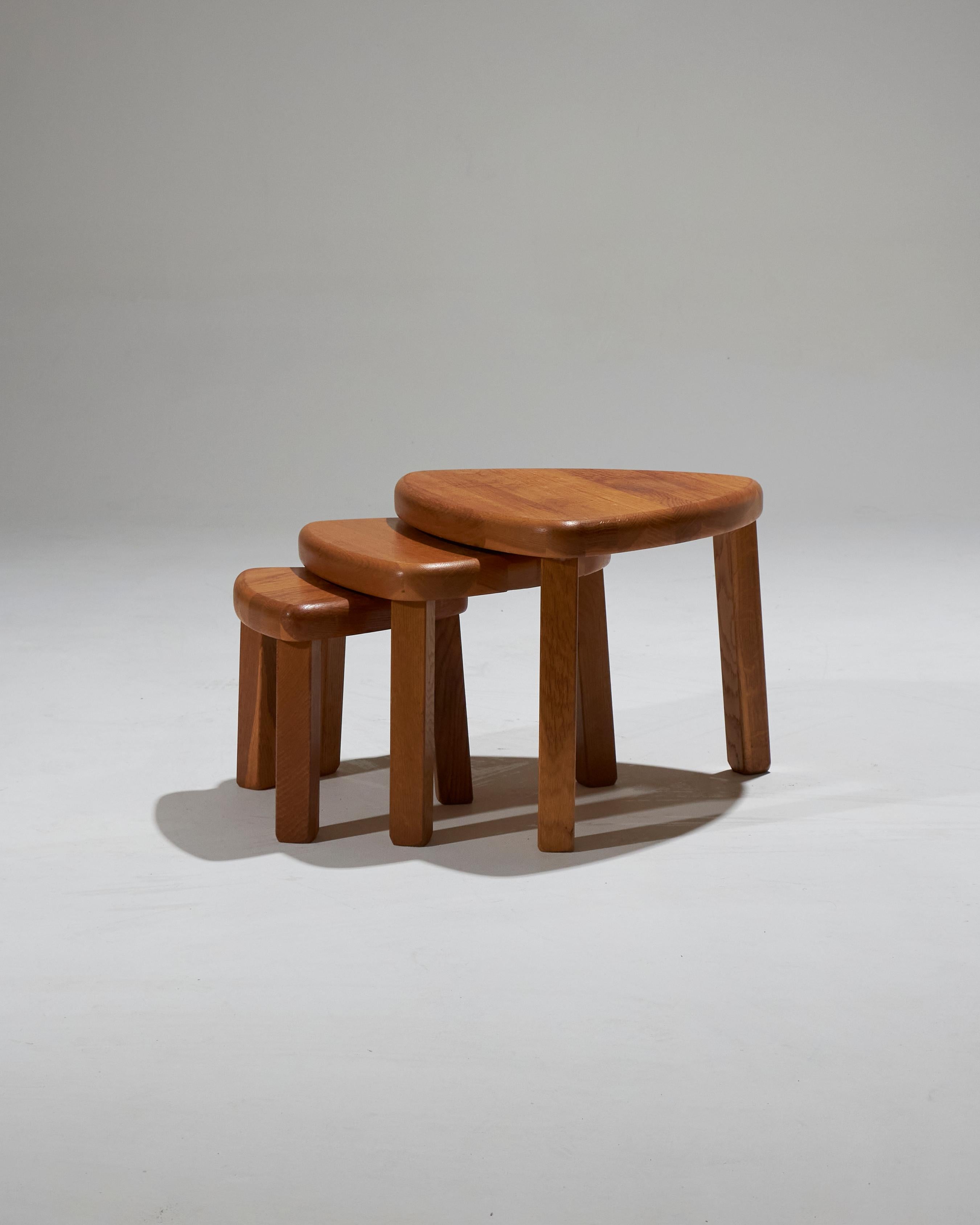 Set of 3 Nesting Tables in Elm For Sale 1