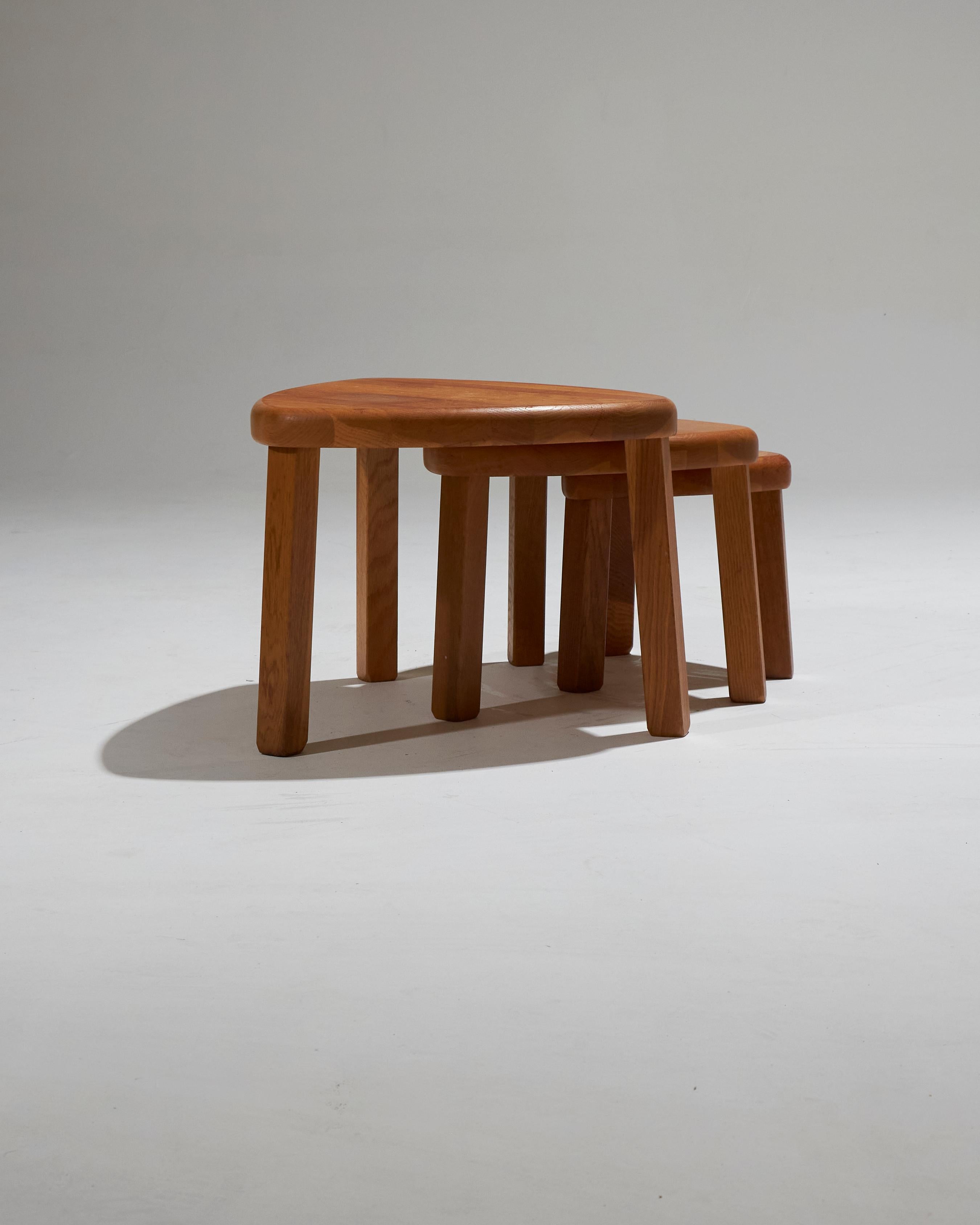 Set of 3 Nesting Tables in Elm For Sale 3
