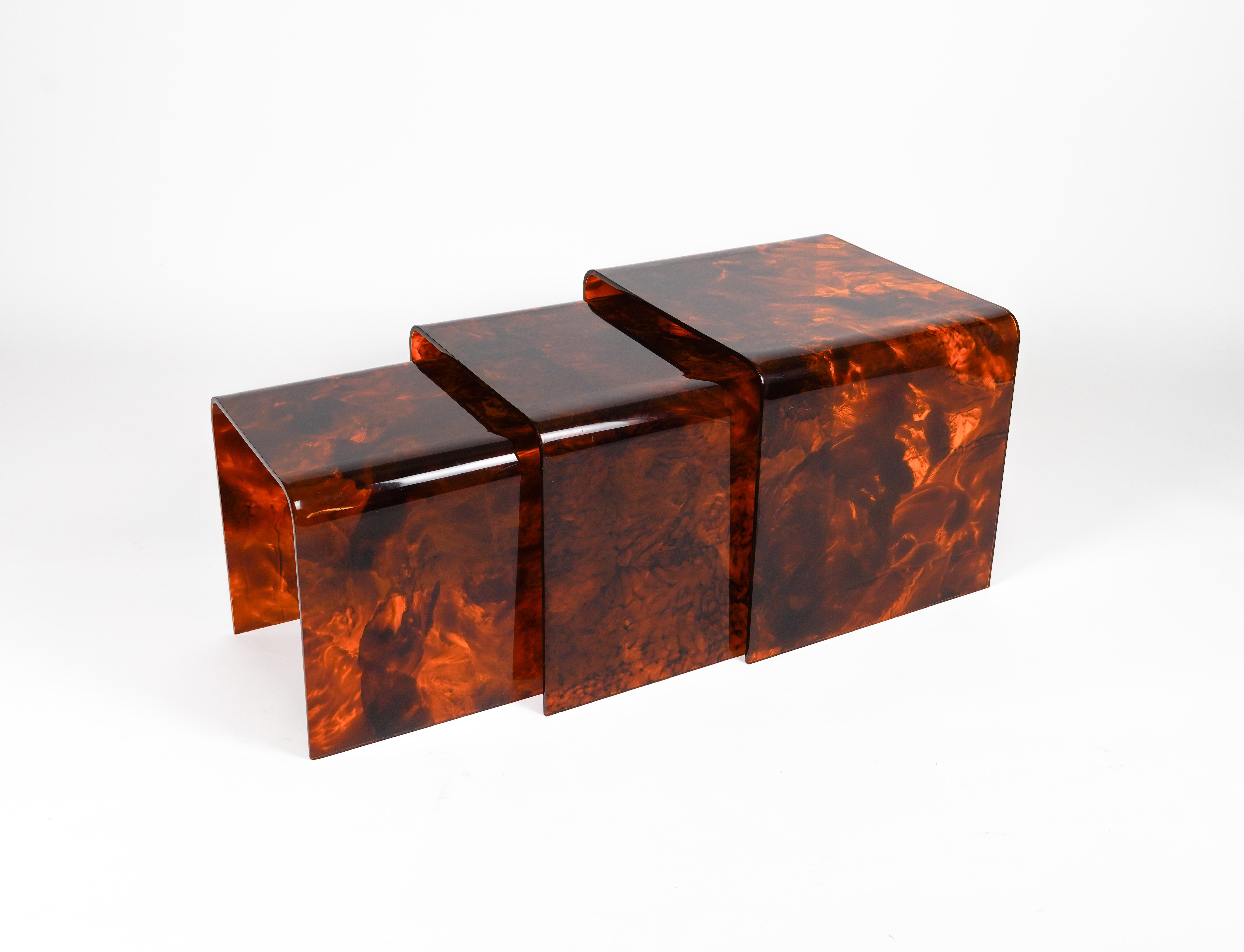 Mid-Century Modern Set of 3 Nesting Tables in Lucite Faux Tortoiseshell Christian Dior, Italy 1970s For Sale