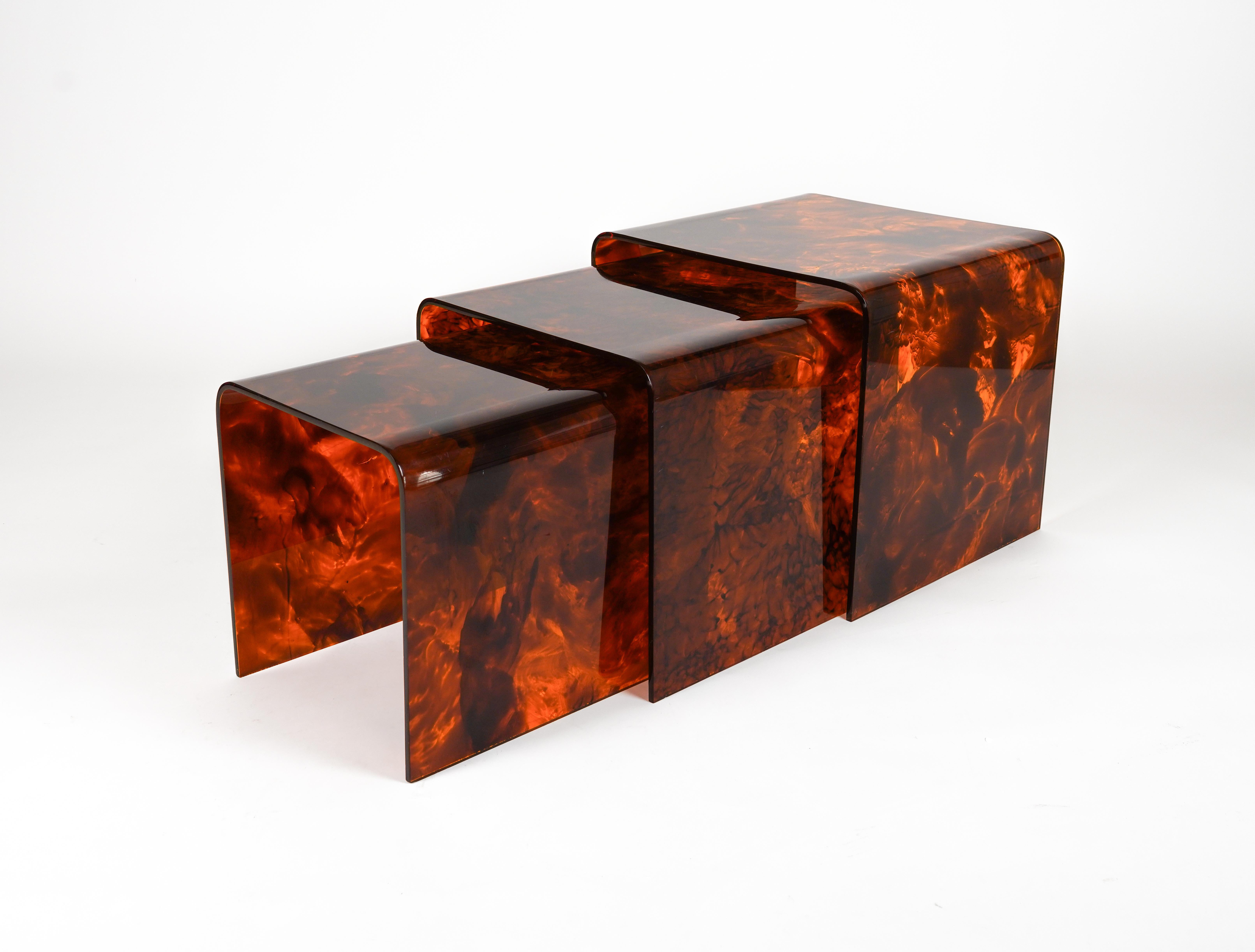 Mid-Century Modern Set of 3 Nesting Tables in Lucite Faux Tortoiseshell Christian Dior, Italy 1970s For Sale