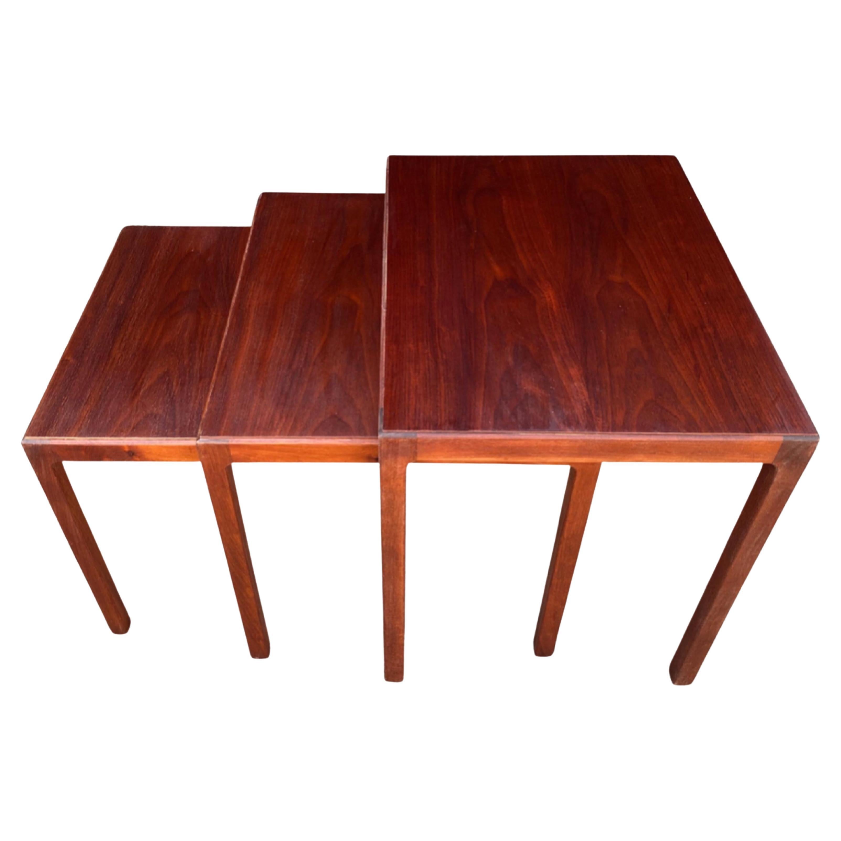 Set of 3 nesting tables in mahogany For Sale