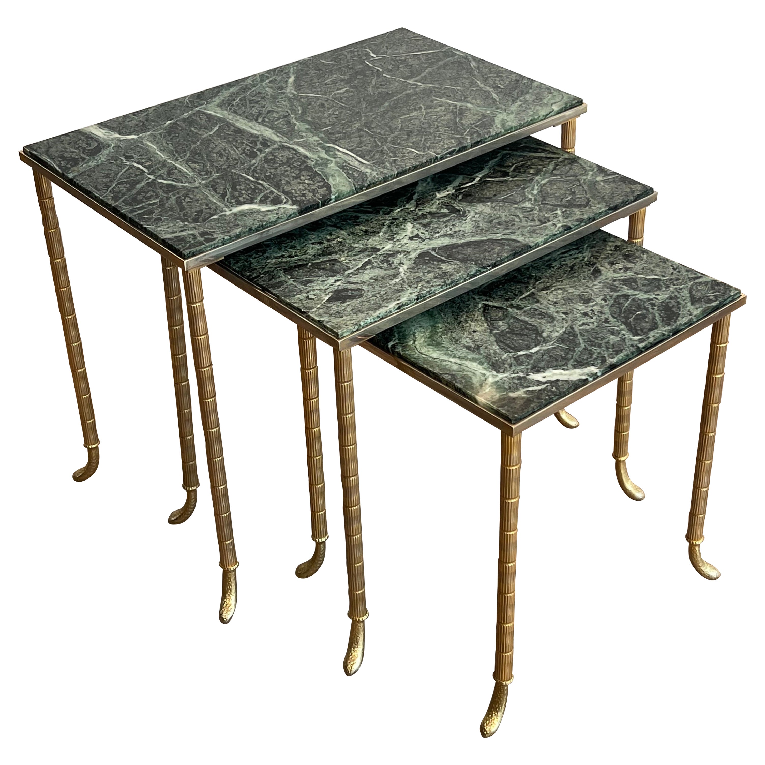 3er-Set Nischentische in Nickel & Gold mit grüner Marmorplatte von Maison Jansen im Angebot