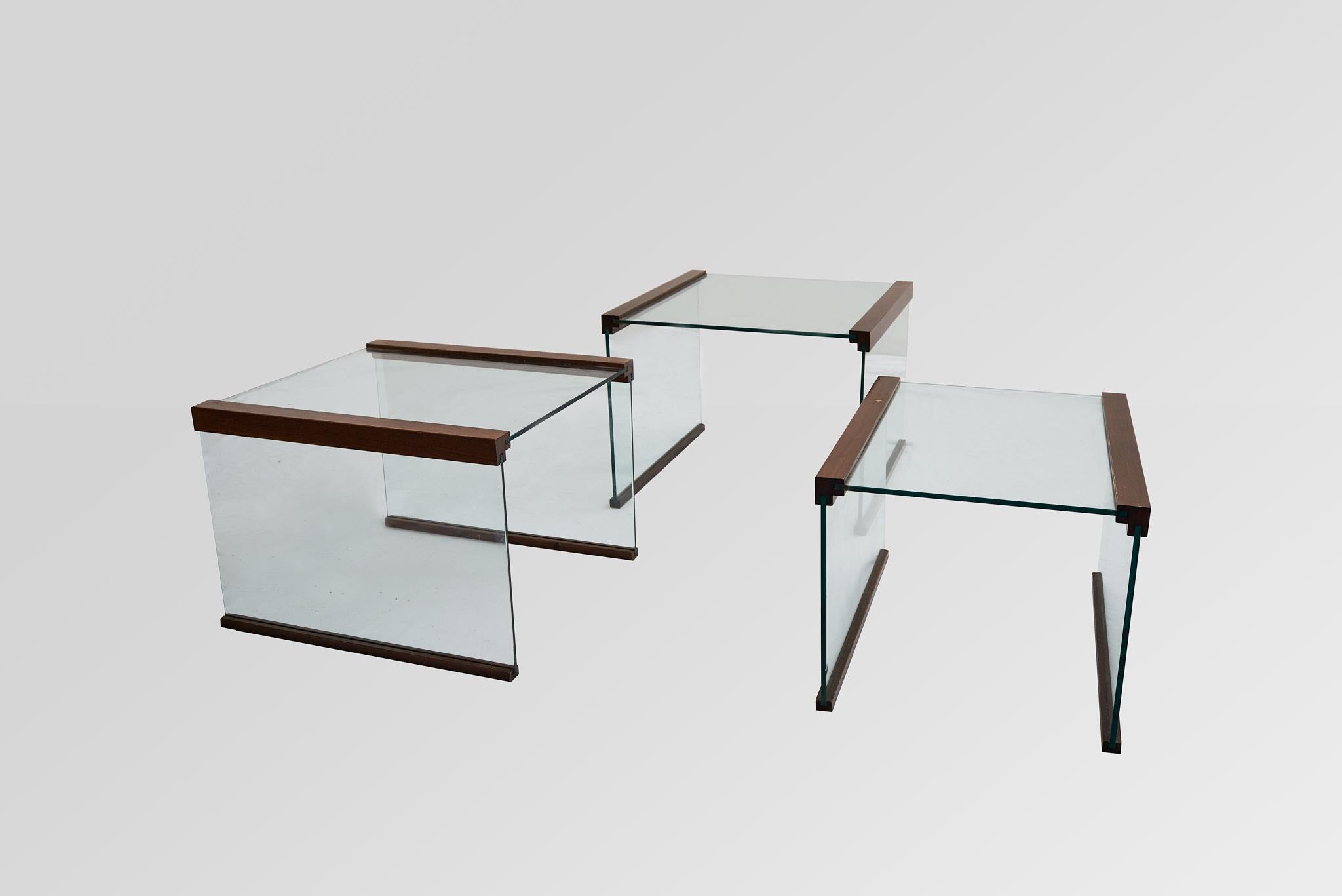 Vetro Set di 3 tavolini nidificanti in vetro temperato e palissandro, Gallotti in vendita