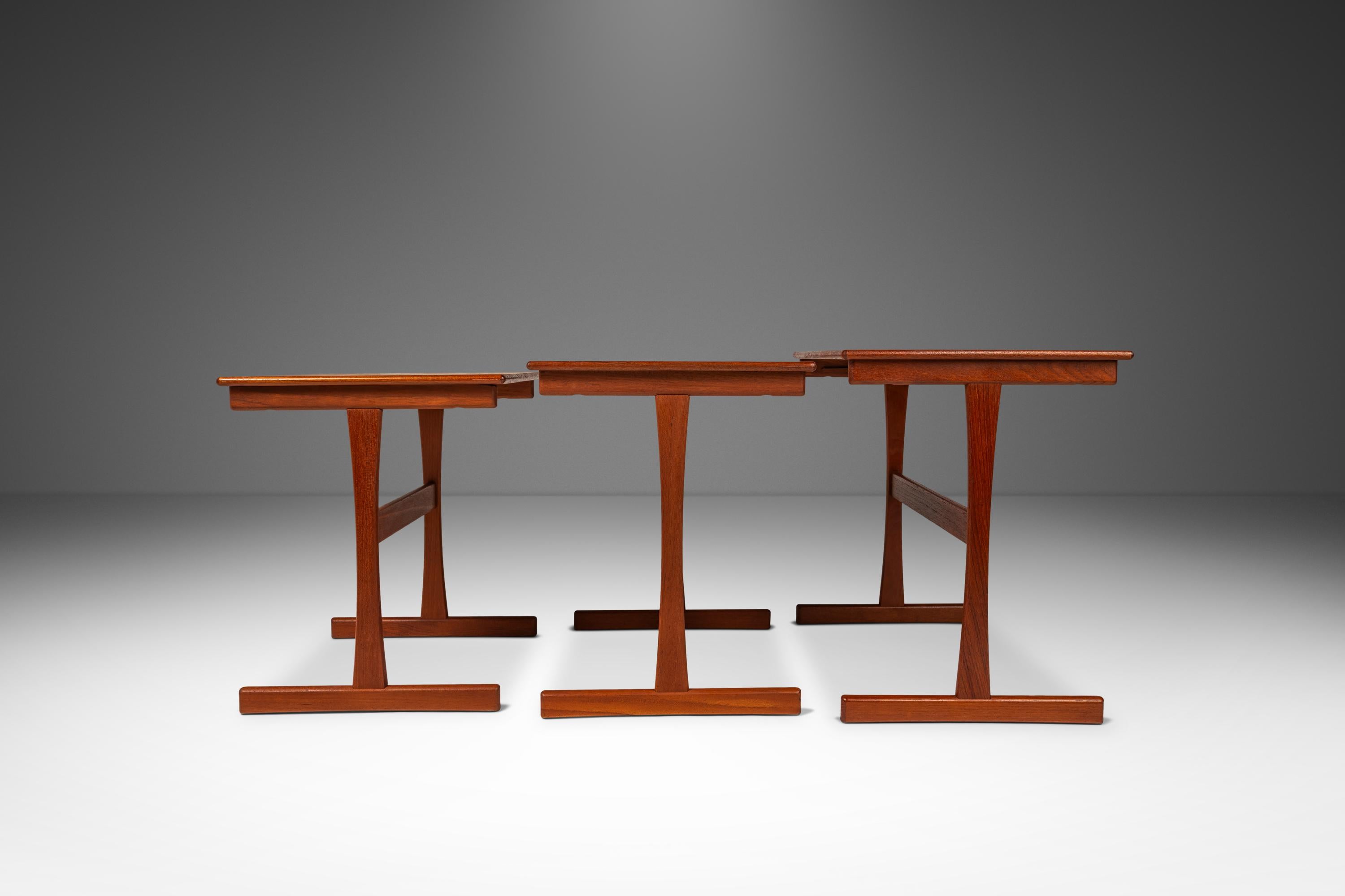 Mid-Century Modern Set of 3 Nesting Tables, Kai Kristiansen, Vildbjerg Møbelfabrik, Denmark, 1960s For Sale