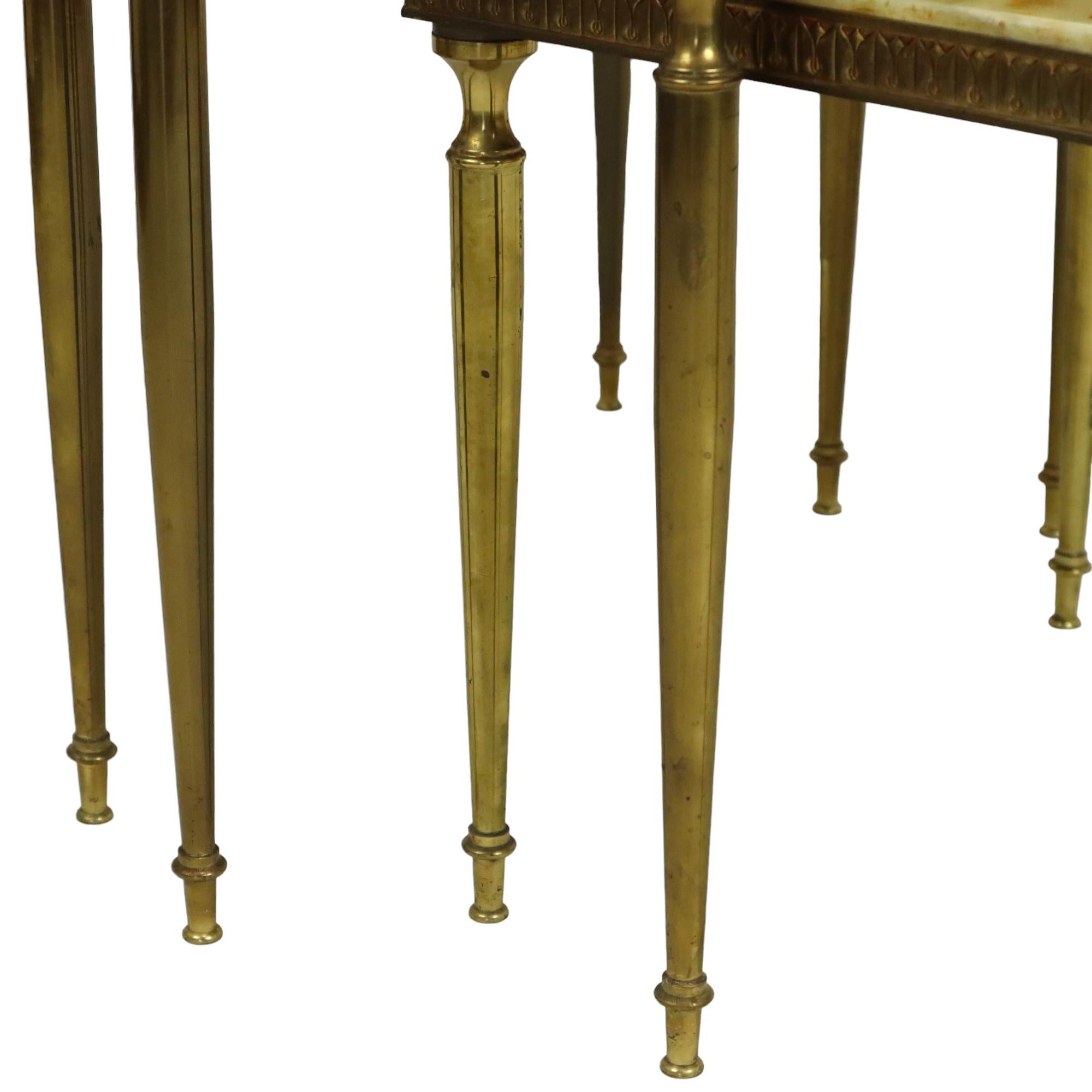 Set of 3 Nesting Tables Onyx Marble Copper Frame 1950s France In Good Condition For Sale In Poperinge, BE