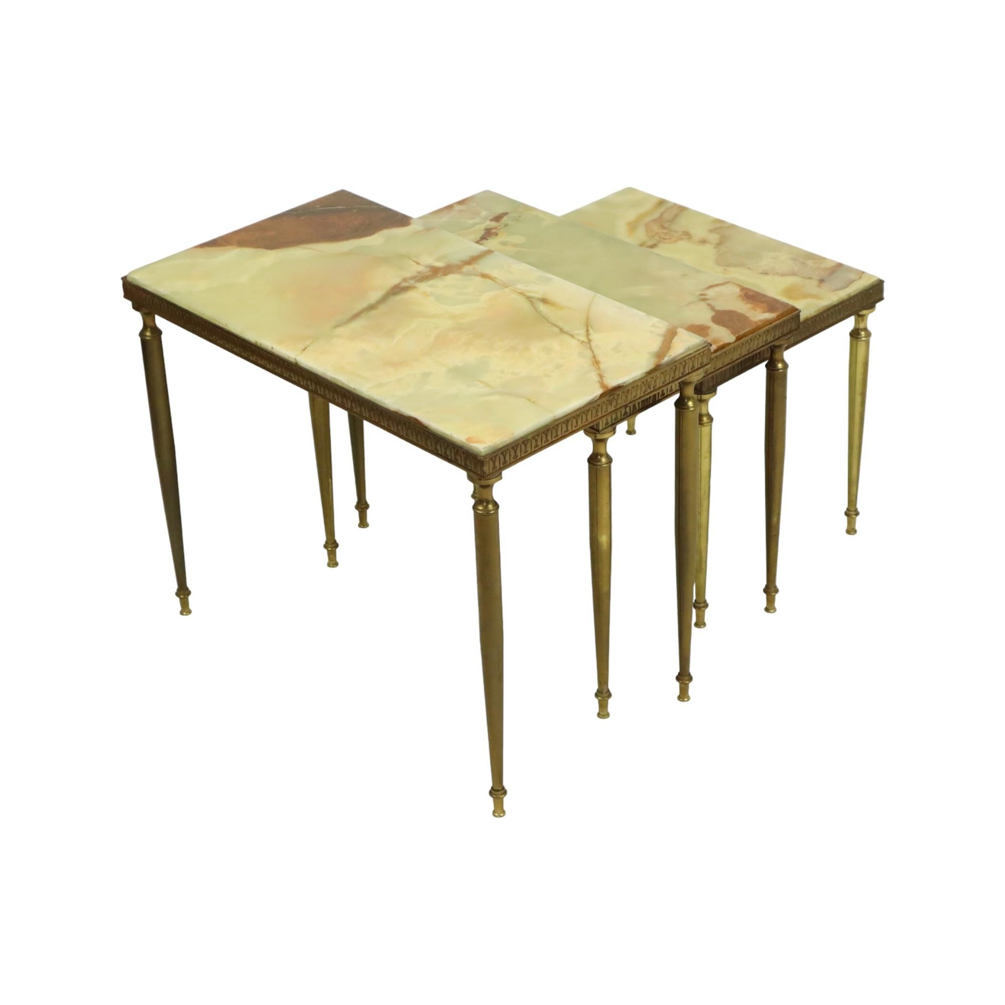 20th Century Set of 3 Nesting Tables Onyx Marble Copper Frame 1950s France For Sale