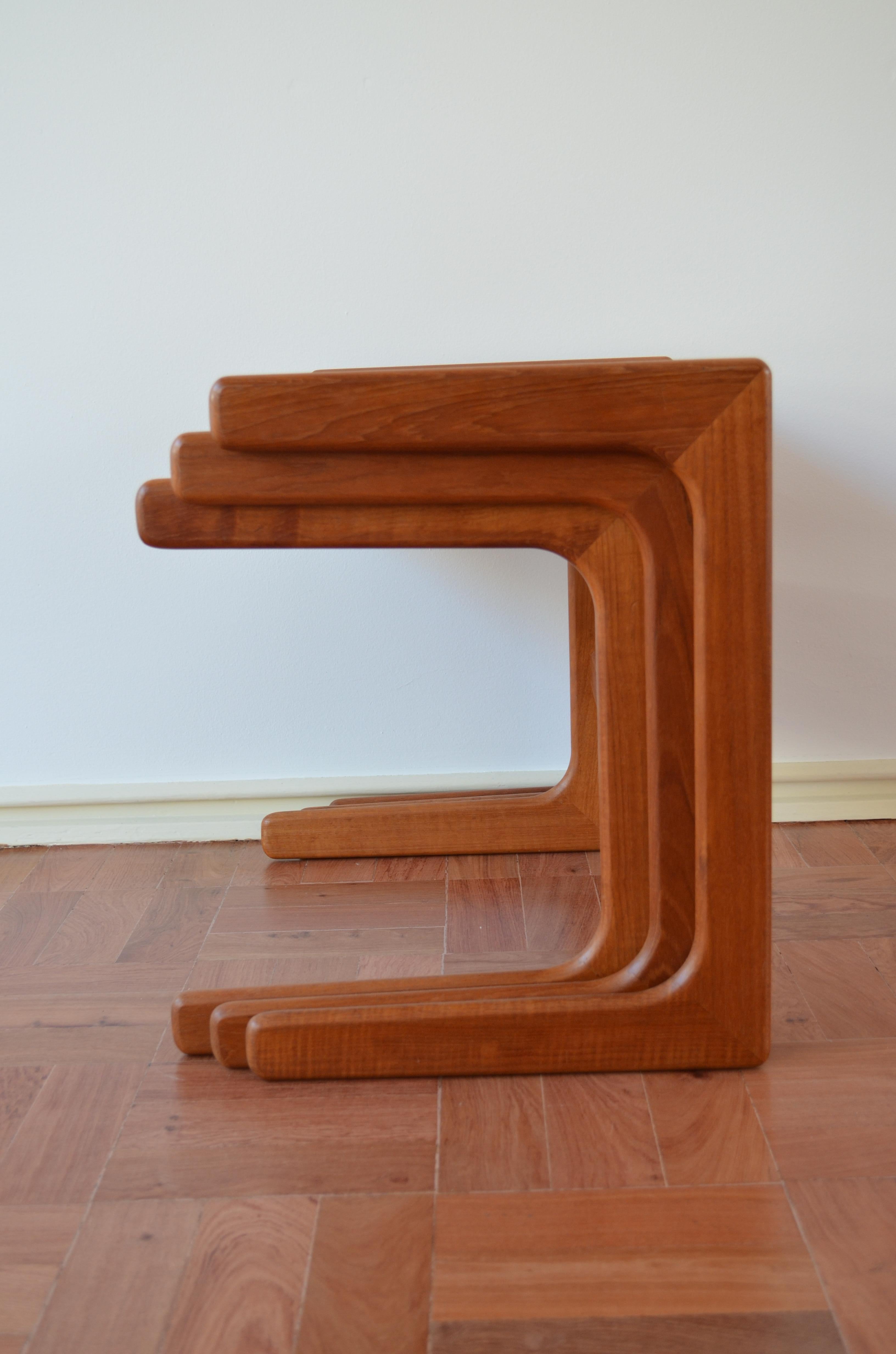 Mid-20th Century Set of 3 Nesting Tables, Salin Nyborg, Danemark, 1960s