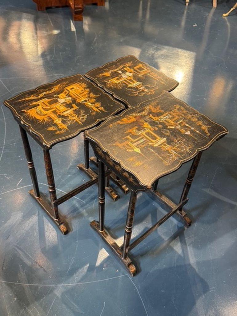 Hand-Painted Set of 3 Nesting Tables with Chinoiserie Design For Sale