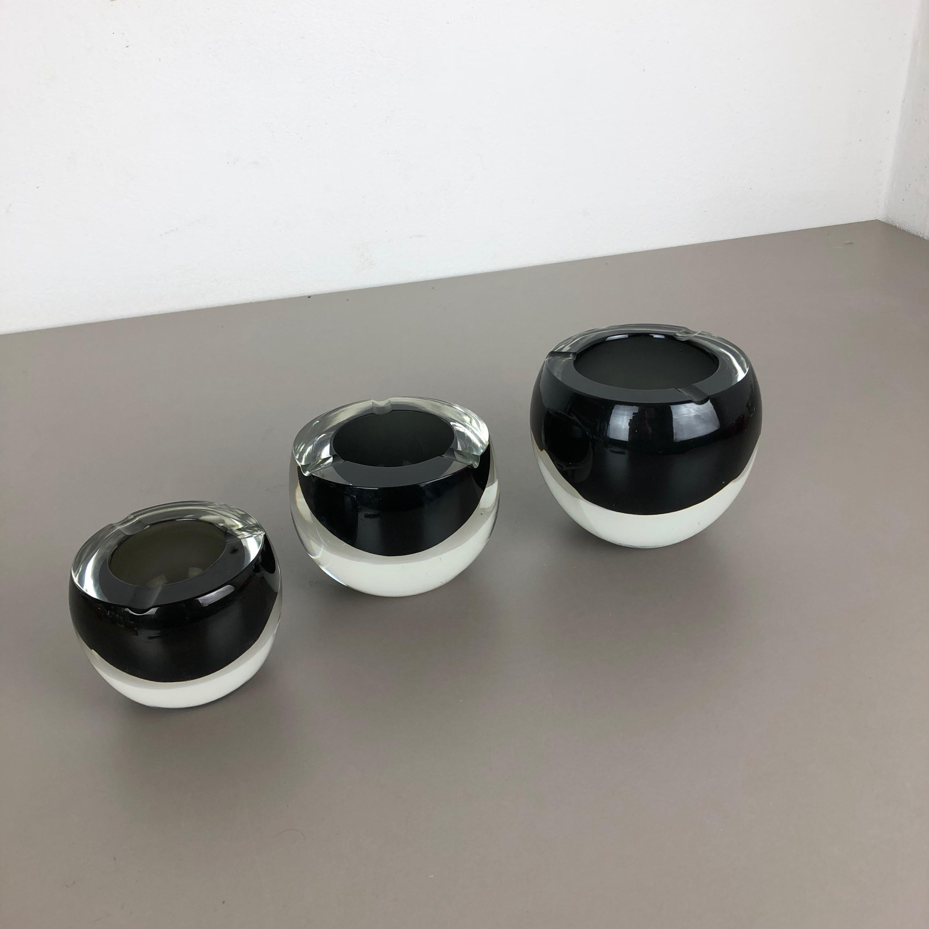 Set of 3 New Old Stock, Murano Glass Ashtray by Antonio da Ros, Cenedese, 1960s In Excellent Condition In Kirchlengern, DE