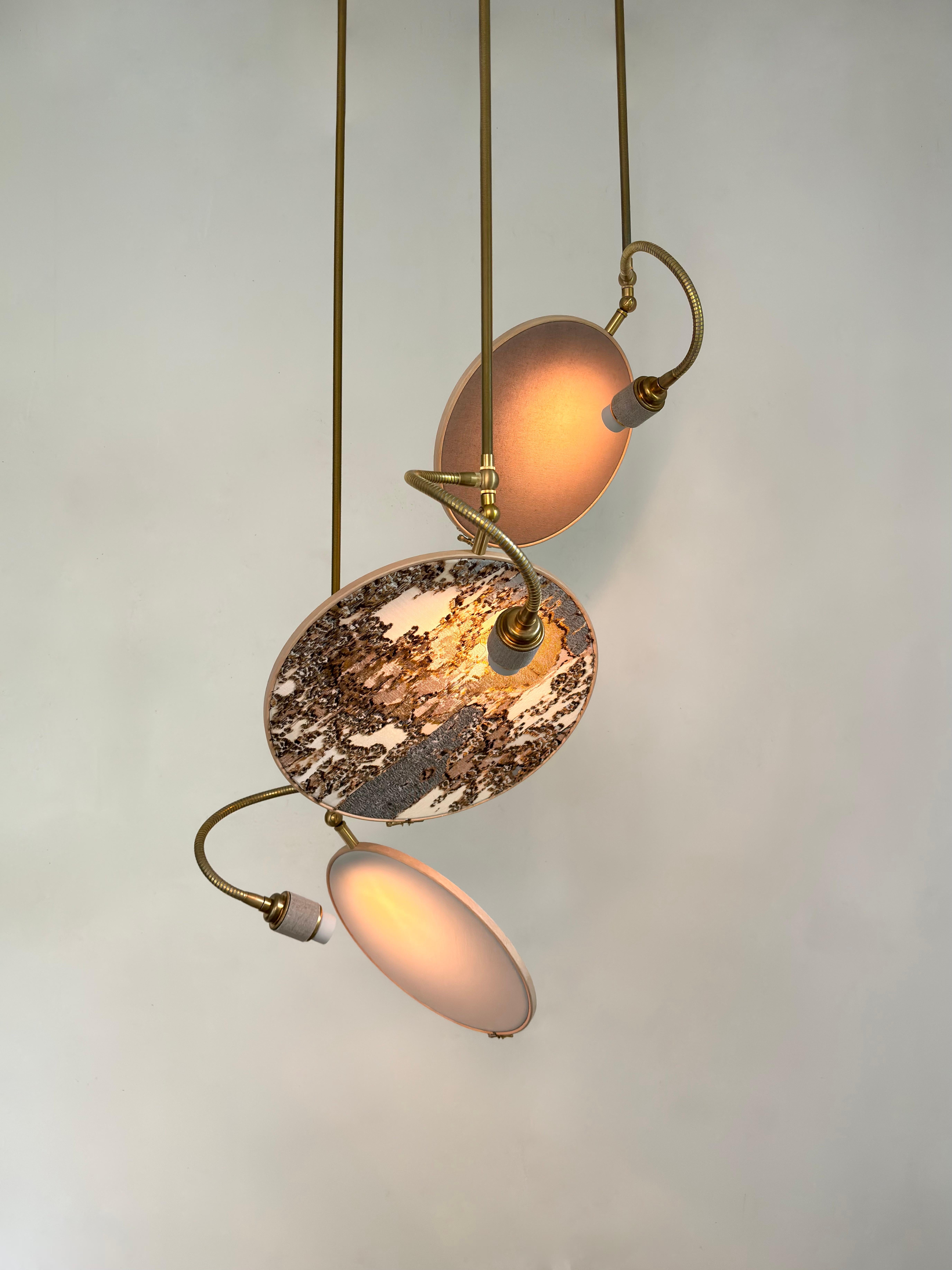 Olandese Set di 3 lampade a sospensione in lino ricamato No. 35 Marble di Sander Bottinga in vendita