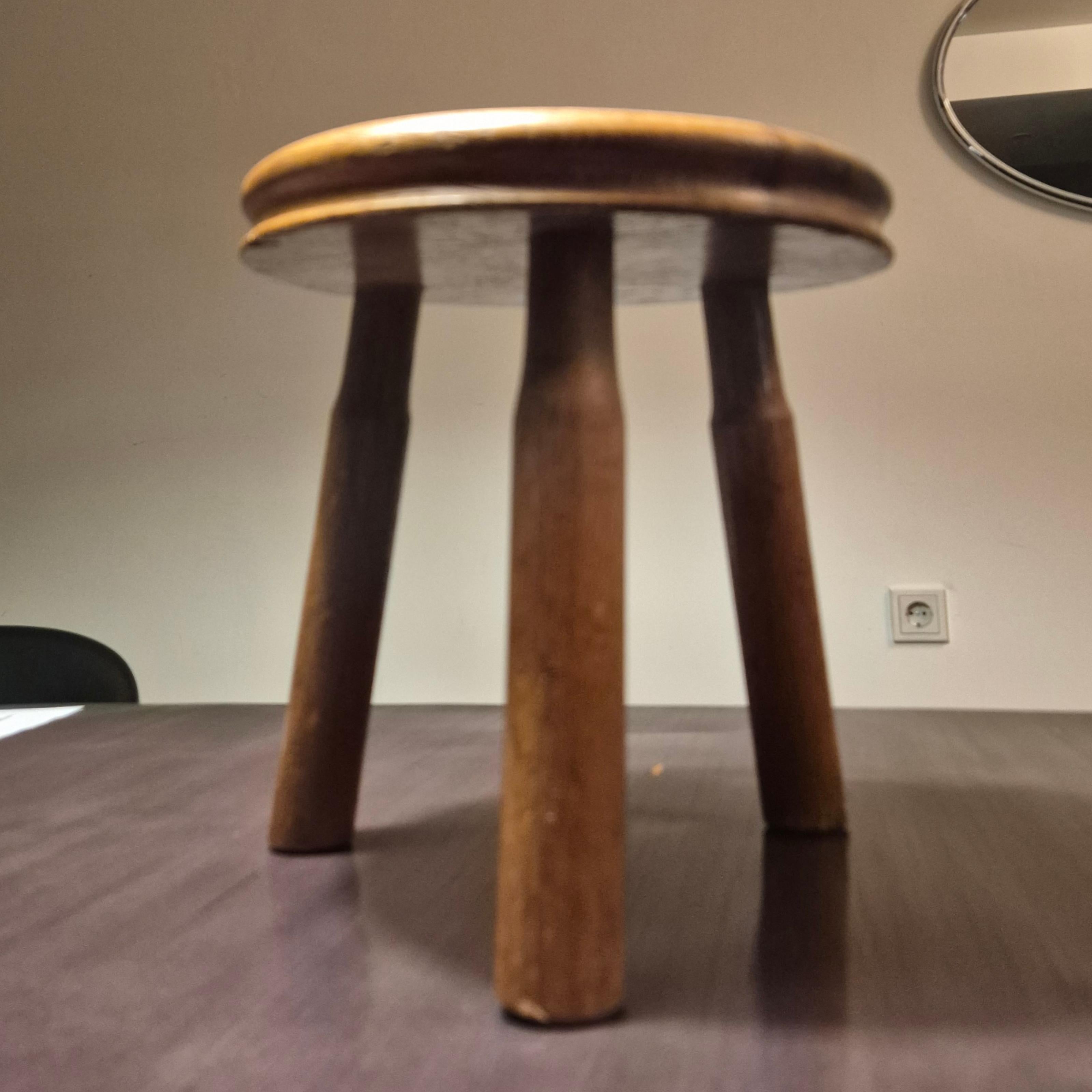 Juego de 3 taburetes de roble estilo Charlotte Perriand, Francia Años 60 en venta 4