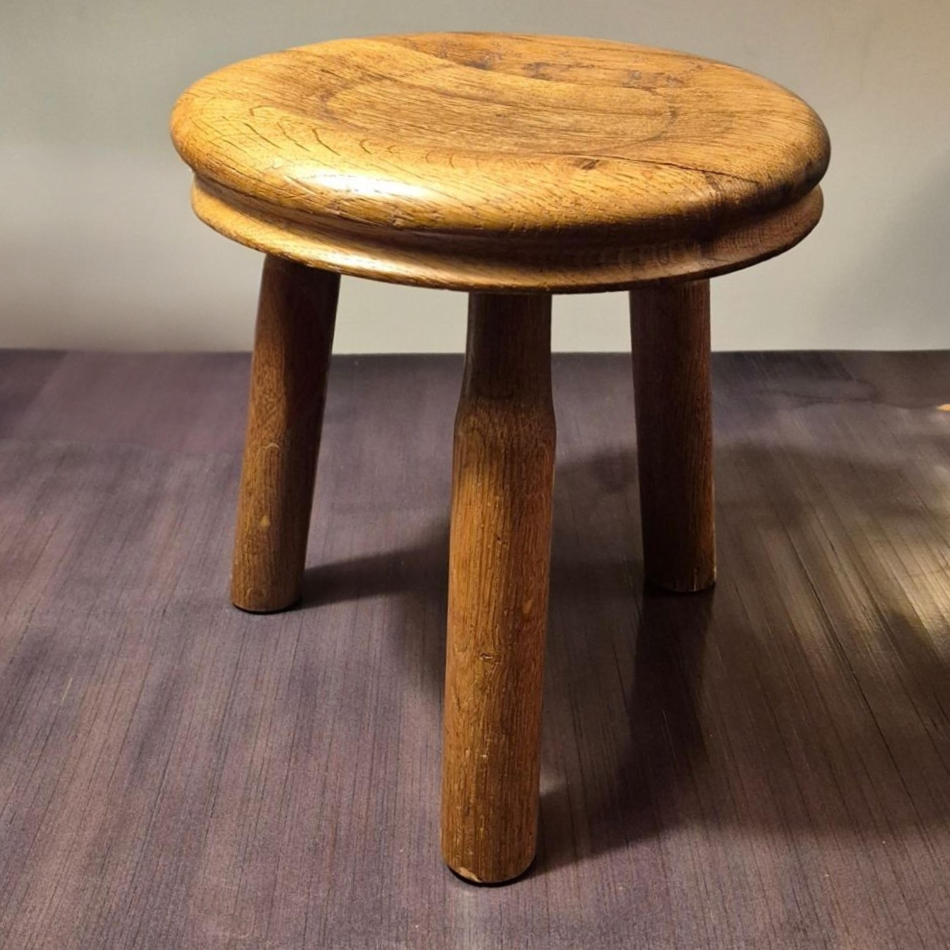 Juego de 3 taburetes de roble estilo Charlotte Perriand, Francia Años 60 en venta 8