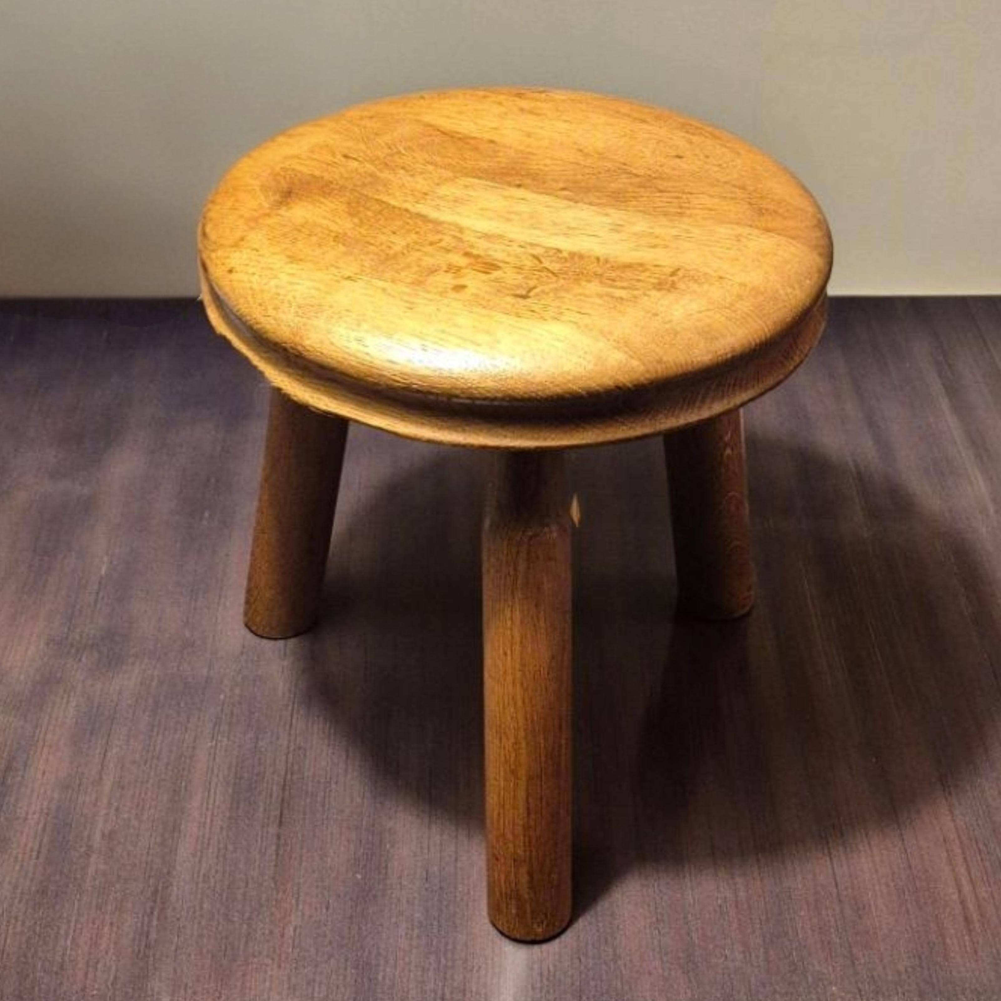 Juego de 3 taburetes de roble estilo Charlotte Perriand, Francia Años 60 en venta 2