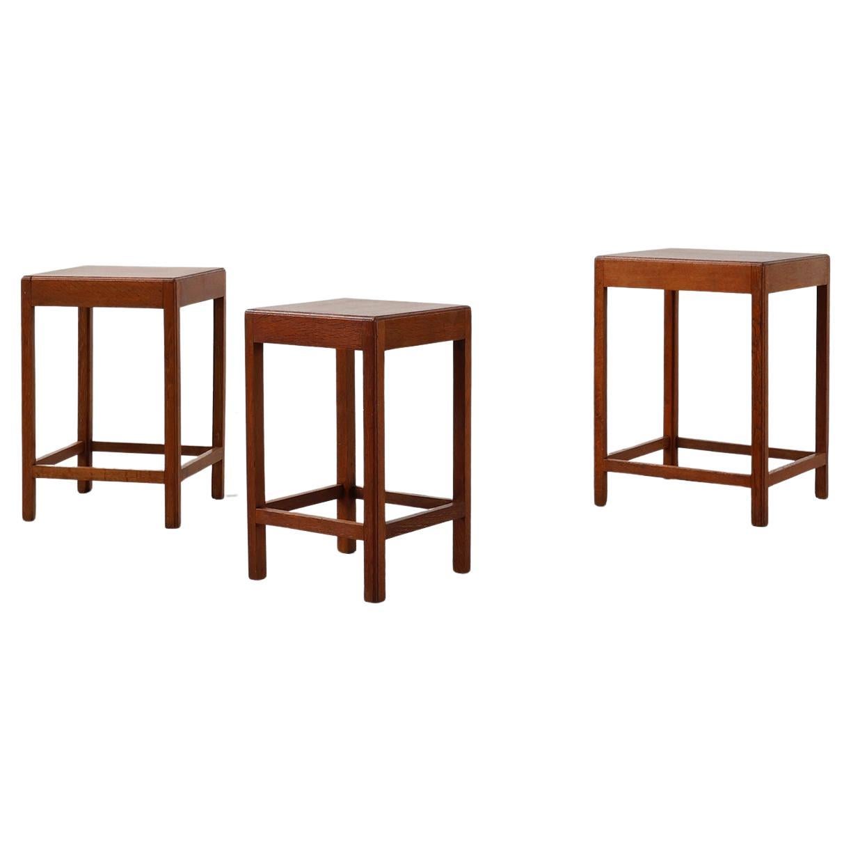 Set di 3 tavoli impilabili in legno di quercia in stile Art Déco, Francia, 1925 ca. 1925 in vendita