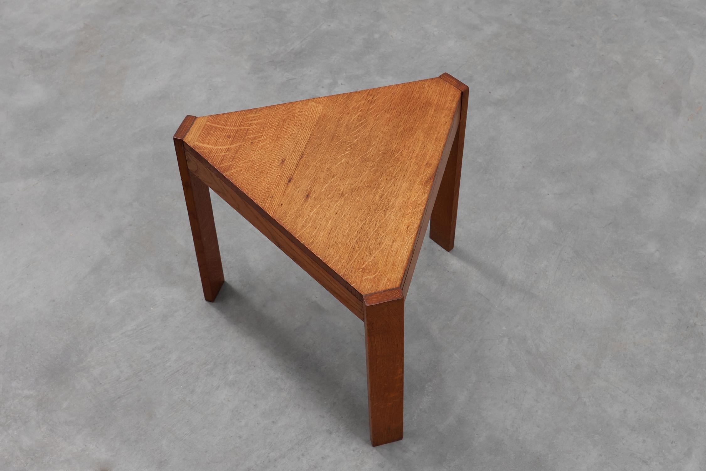 Set di 3 tavoli triangolari impilabili o modulari in legno di Oak, Francia, 1960 ca. 1960 in vendita 4