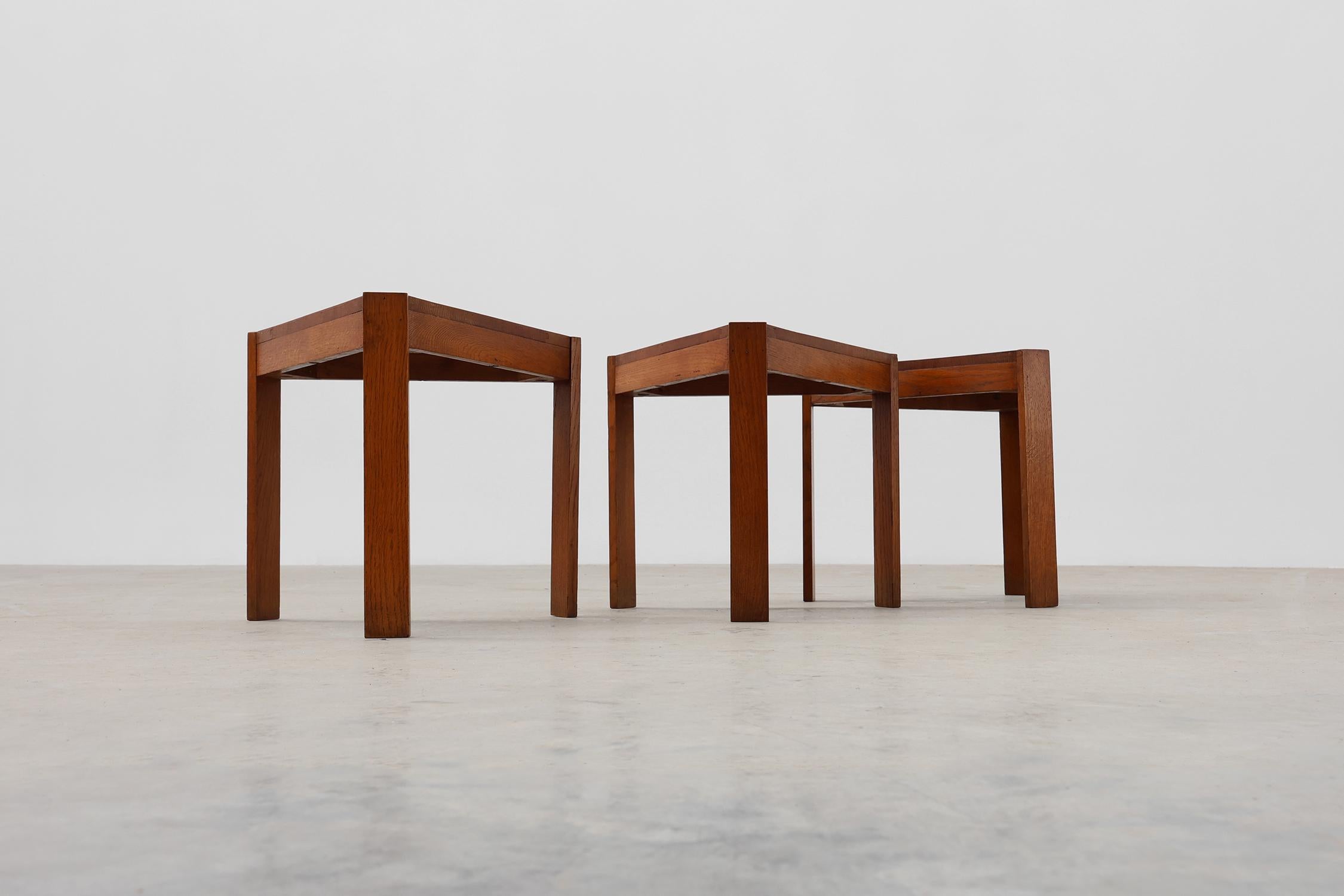 Set di 3 tavoli triangolari impilabili o modulari in legno di Oak, Francia, 1960 ca. 1960 in vendita 5