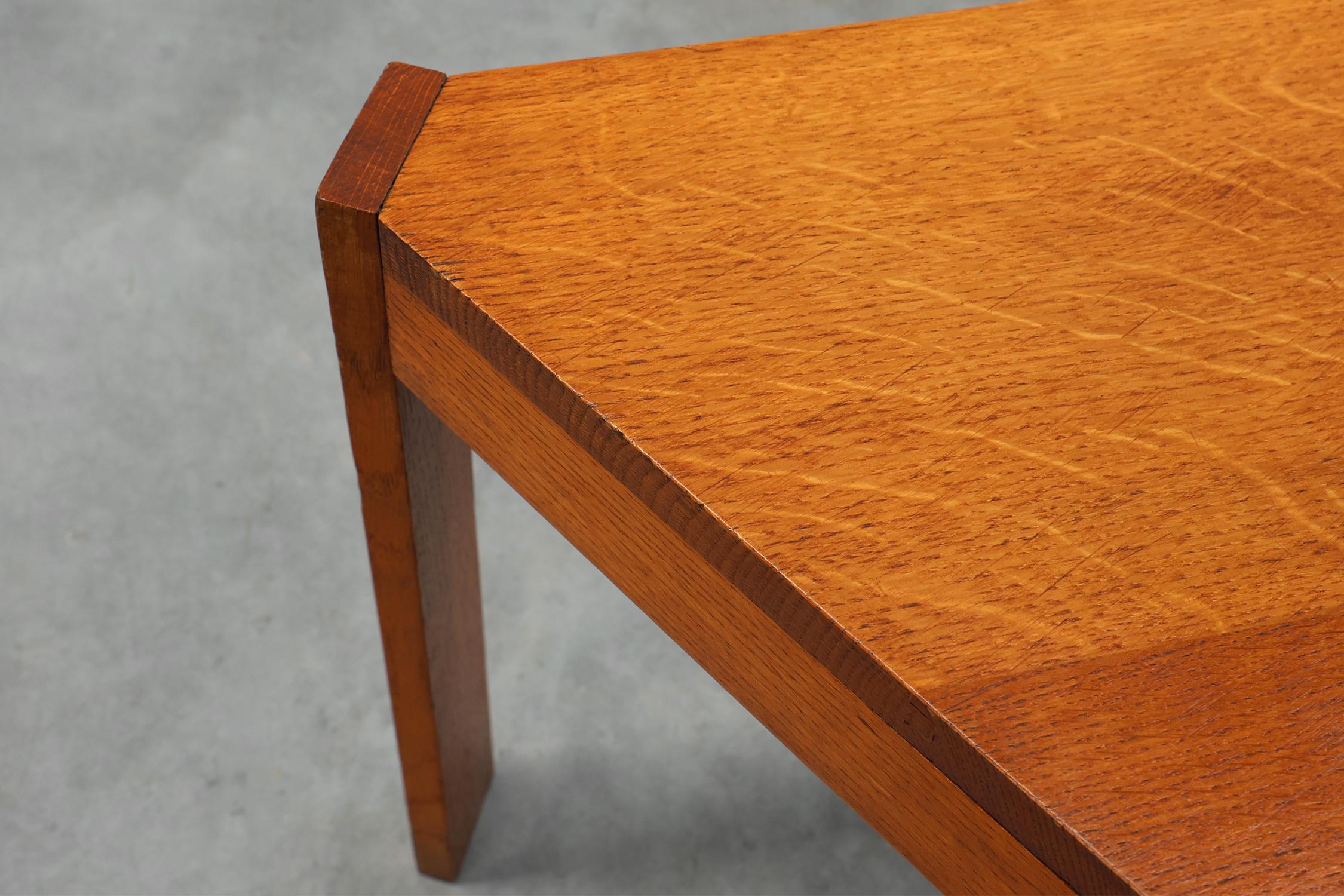 Francese Set di 3 tavoli triangolari impilabili o modulari in legno di Oak, Francia, 1960 ca. 1960 in vendita