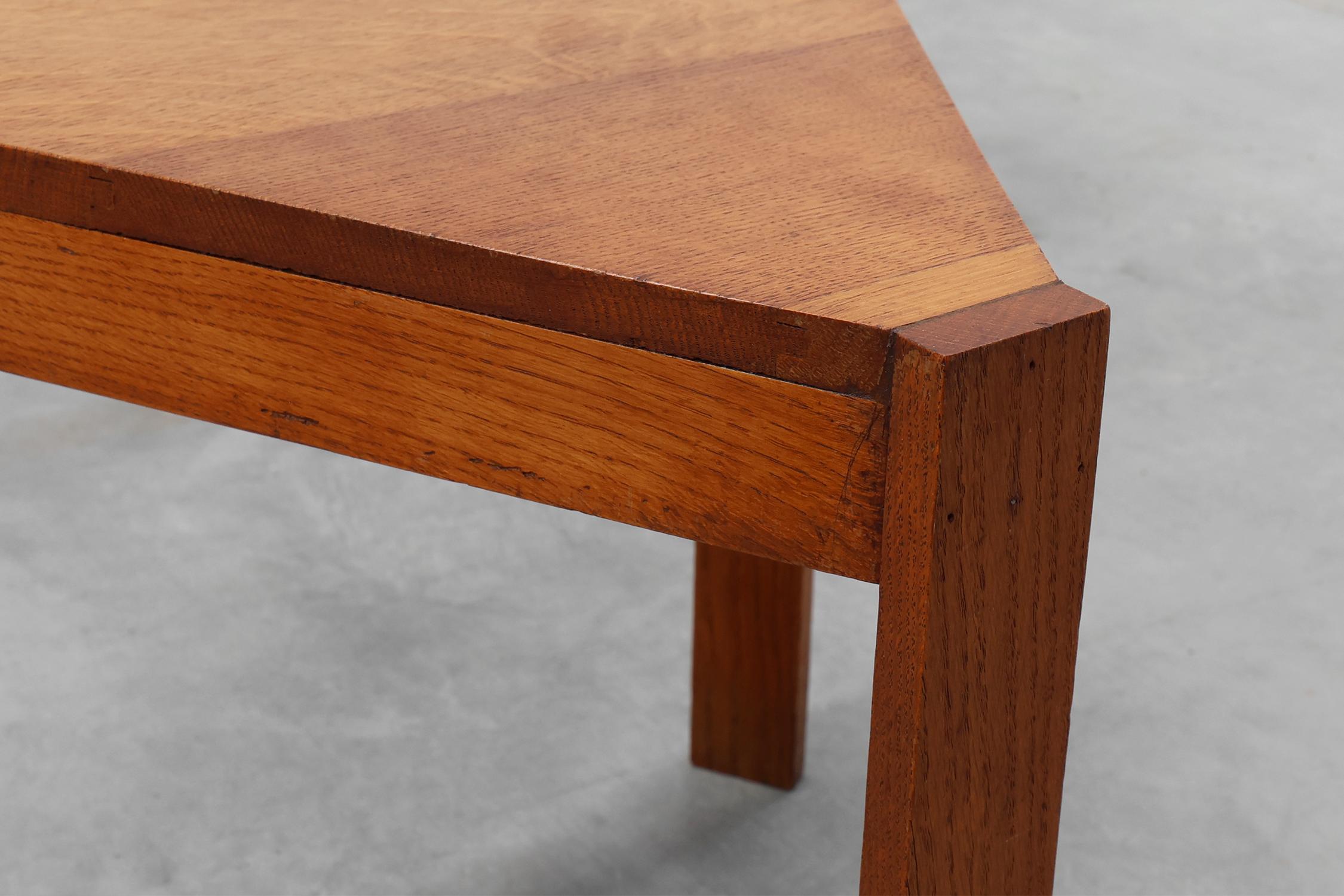 Quercia Set di 3 tavoli triangolari impilabili o modulari in legno di Oak, Francia, 1960 ca. 1960 in vendita