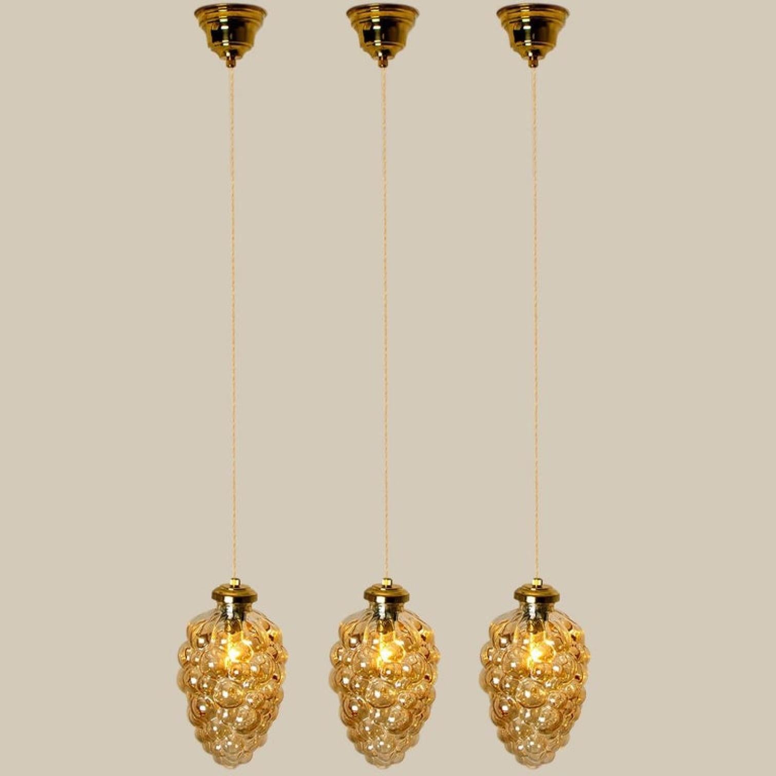 A set of amazing hand blown pendant light fixtures by Helana Tynell. Beautiful craftsmanship from the 20th century.
Illuminates beautifully

This lamps can be used for a room, a stunning staircase, or to decorate a corner of your home. The cables