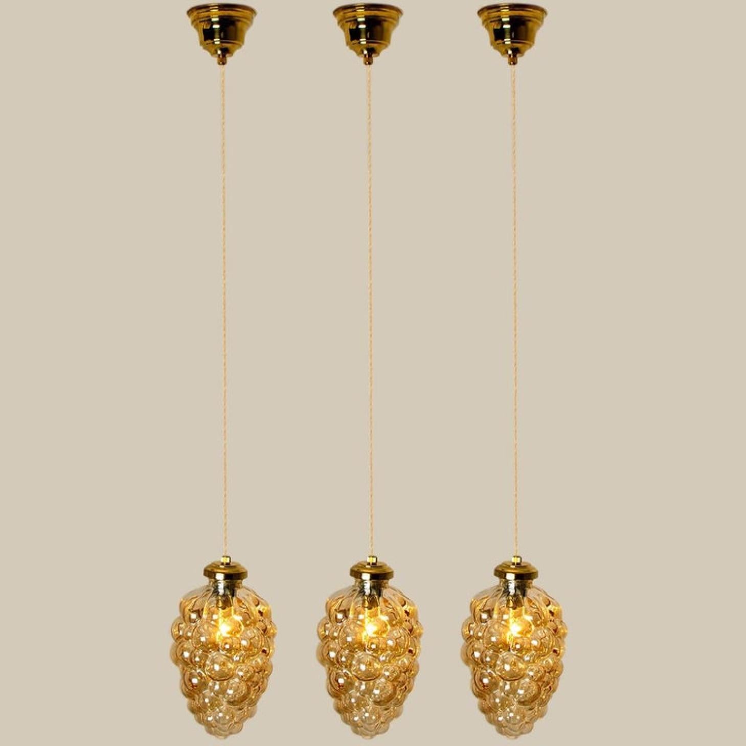 A  set of amazing hand blown pendant light fixtures by Helana Tynell. Beautiful craftsmanship from the 20th century.
Illuminates beautifully

This lamps can be used for a room, a stunning staircase, or to decorate a corner of your home. The
